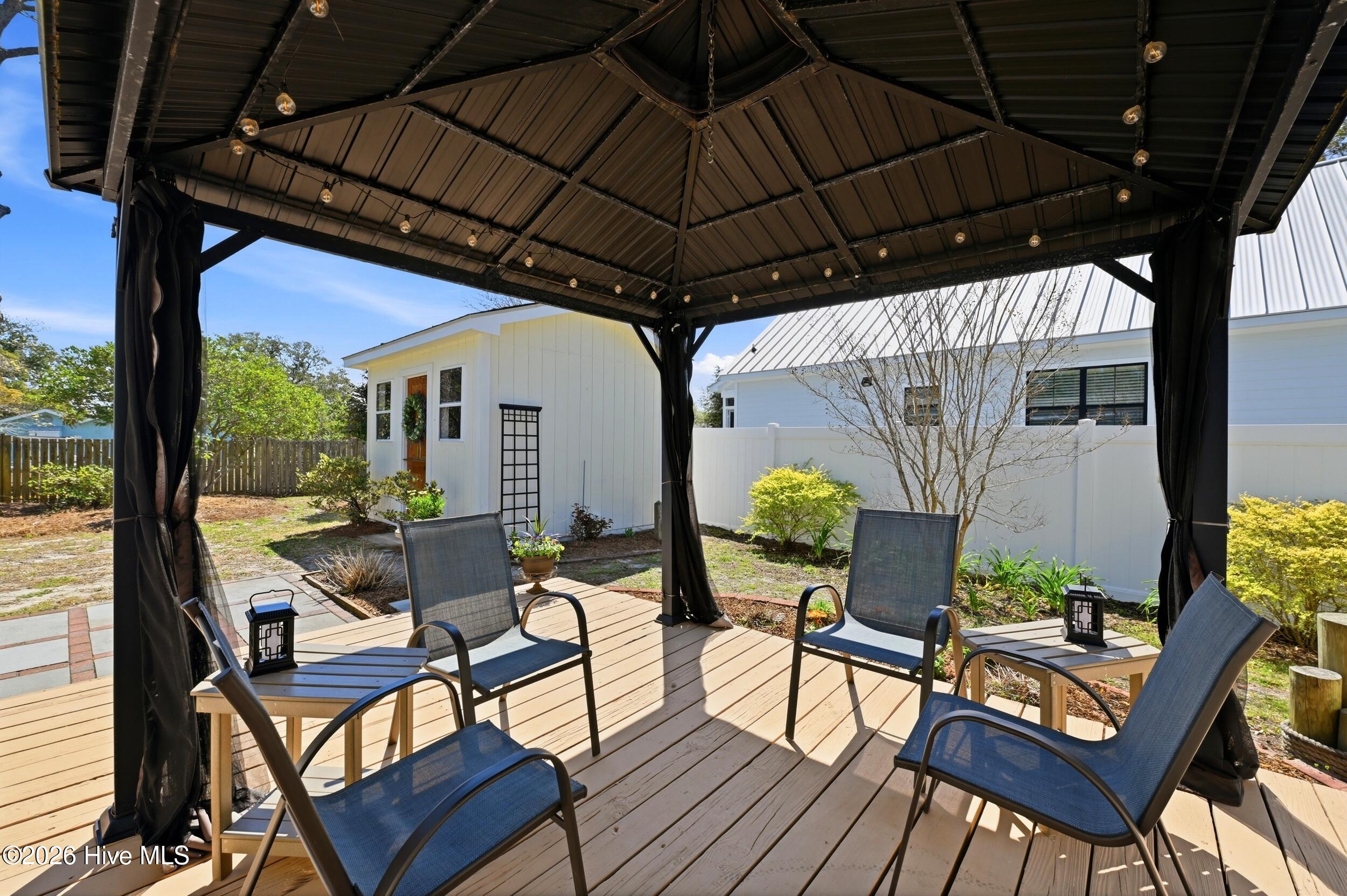 100570502 | Photo 33