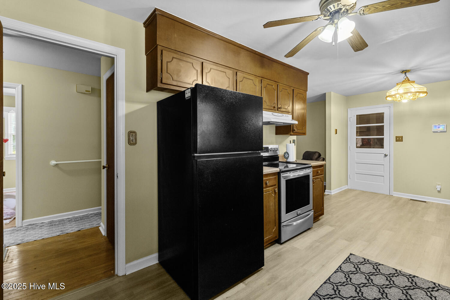 100523825 | Photo 10