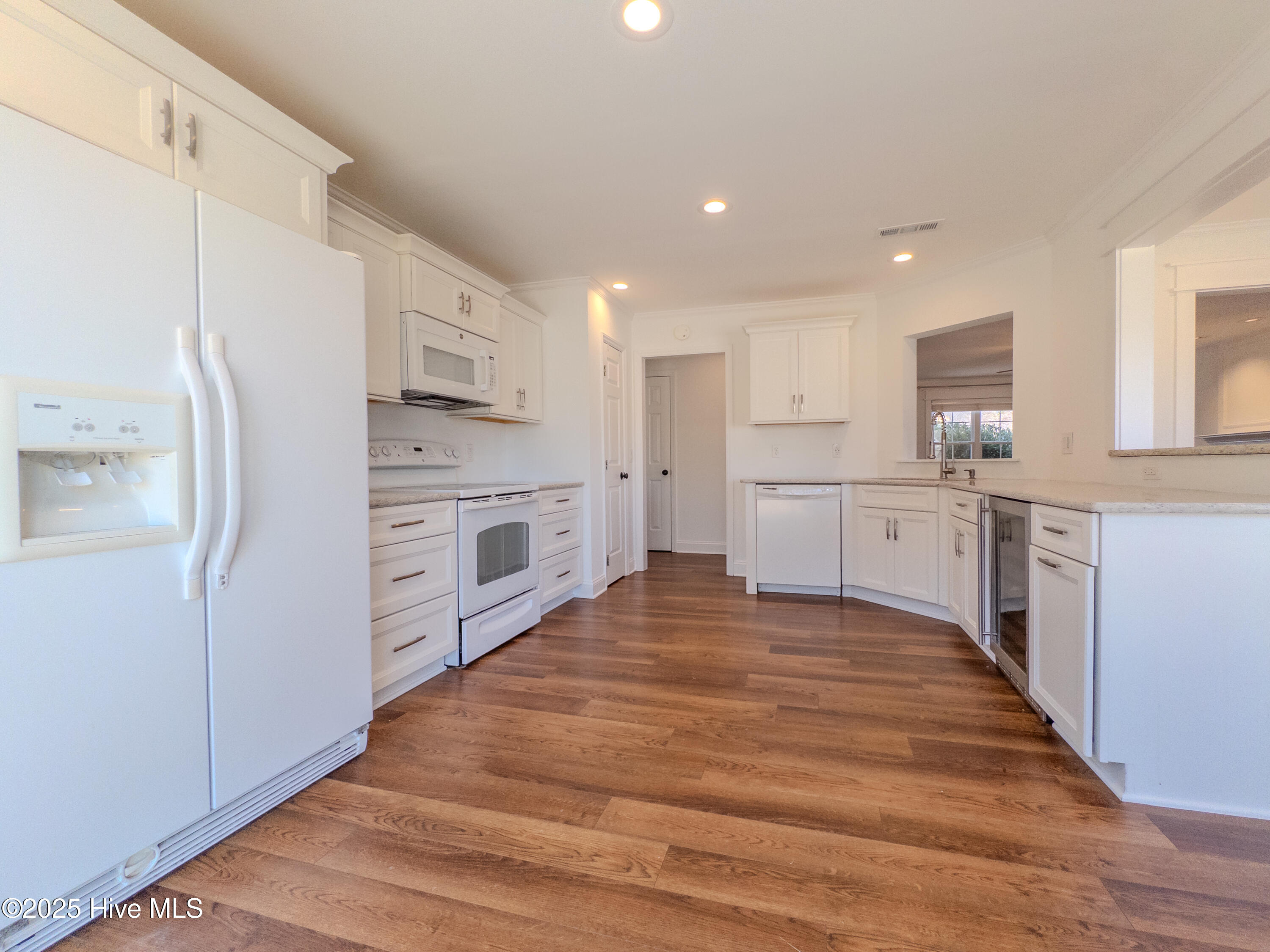 100546237 | Photo 36