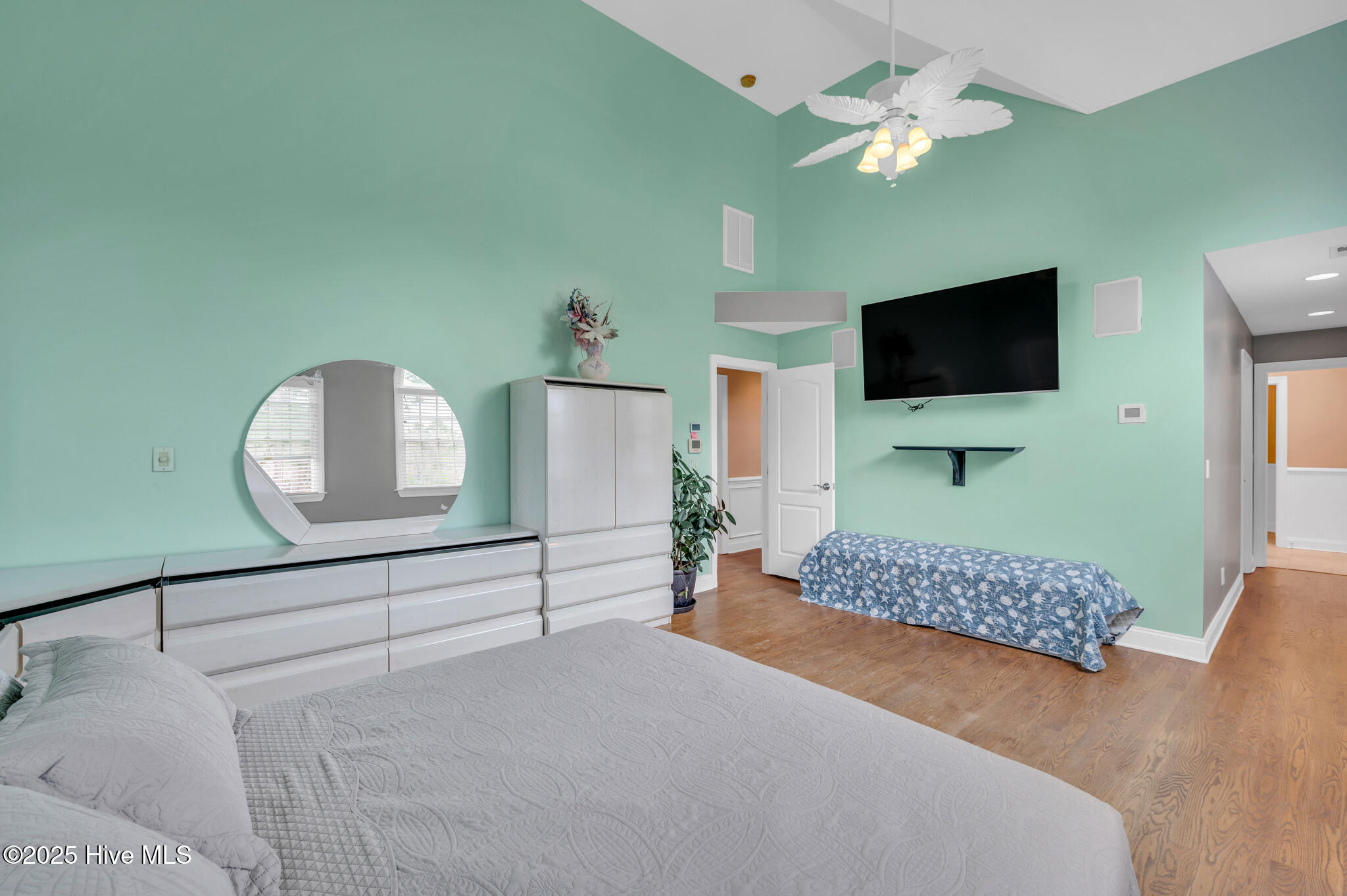 100494637 | Photo 28