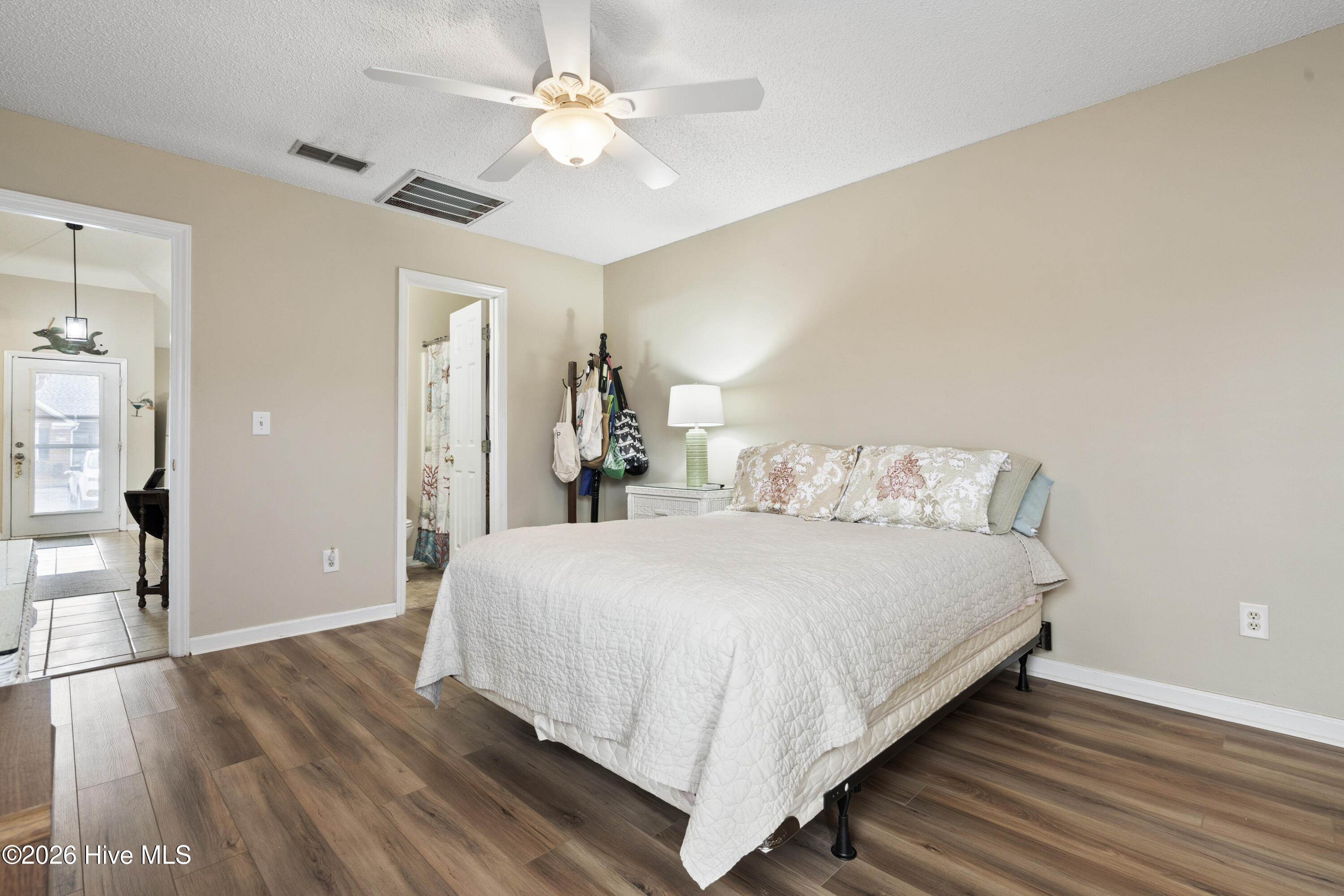 100555625 | Photo 17