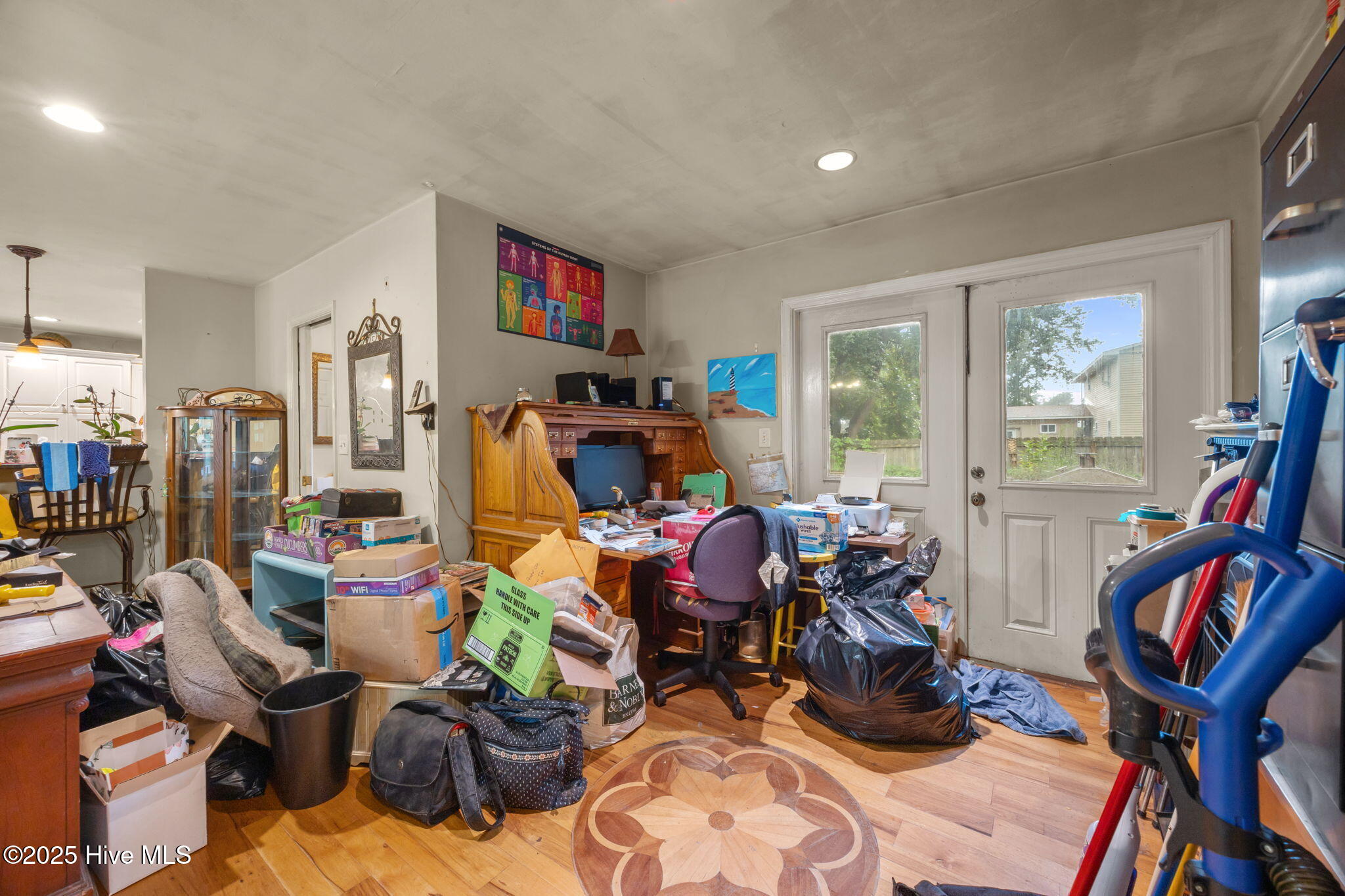 100566802 | Photo 24