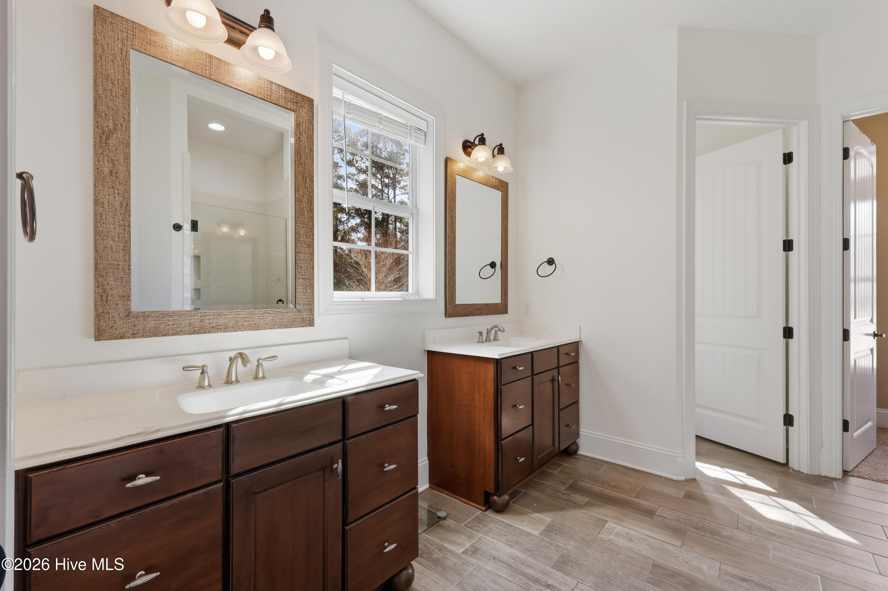 100554068 | Photo 31