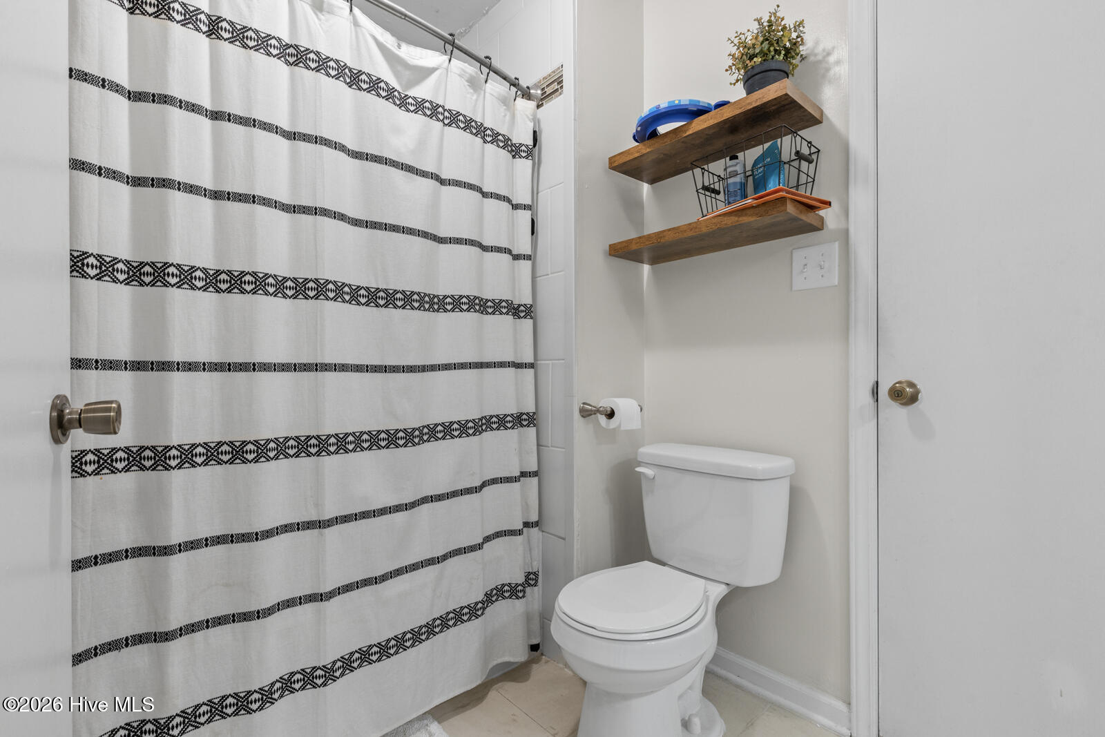 100569037 | Photo 24