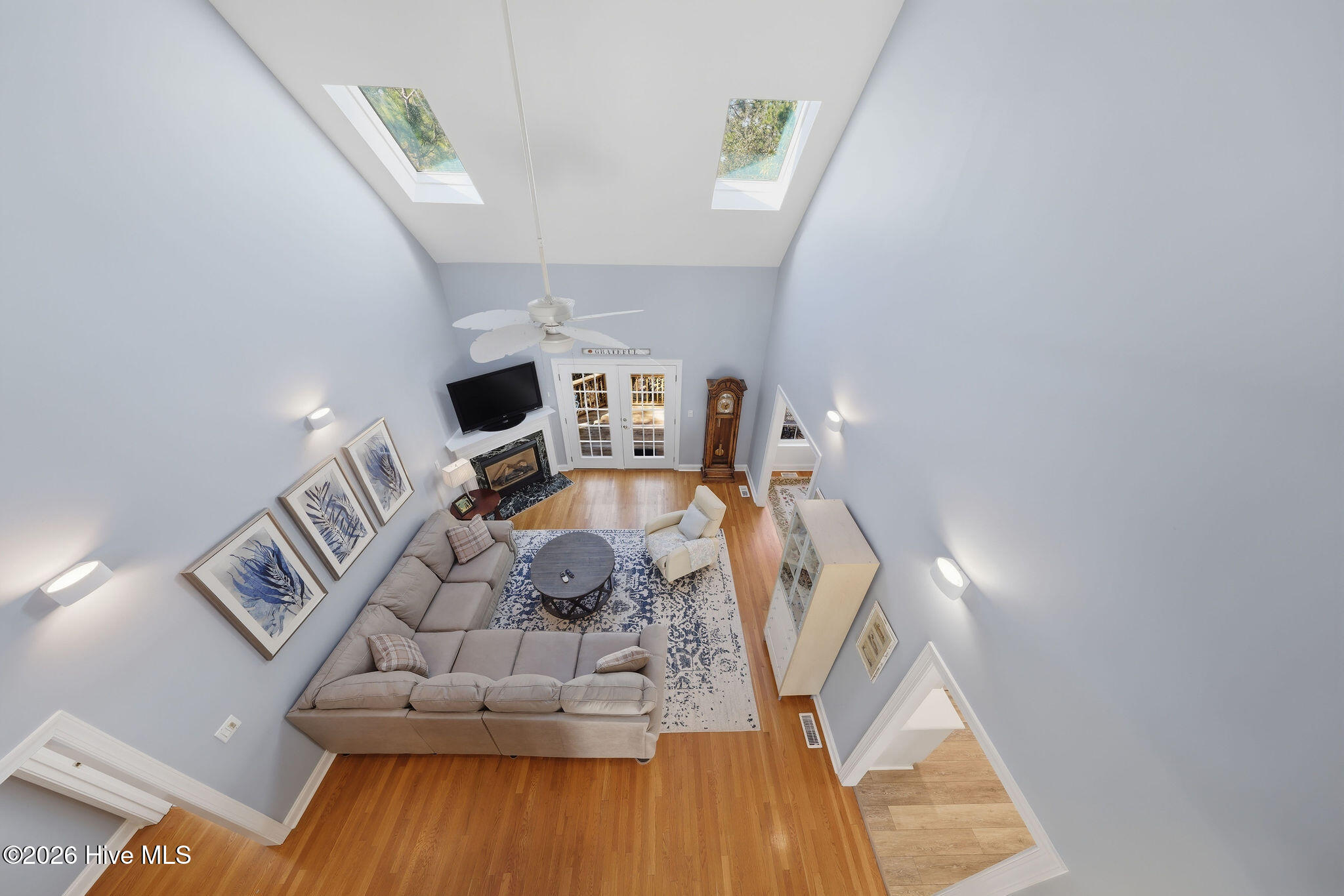 100558304 | Photo 40