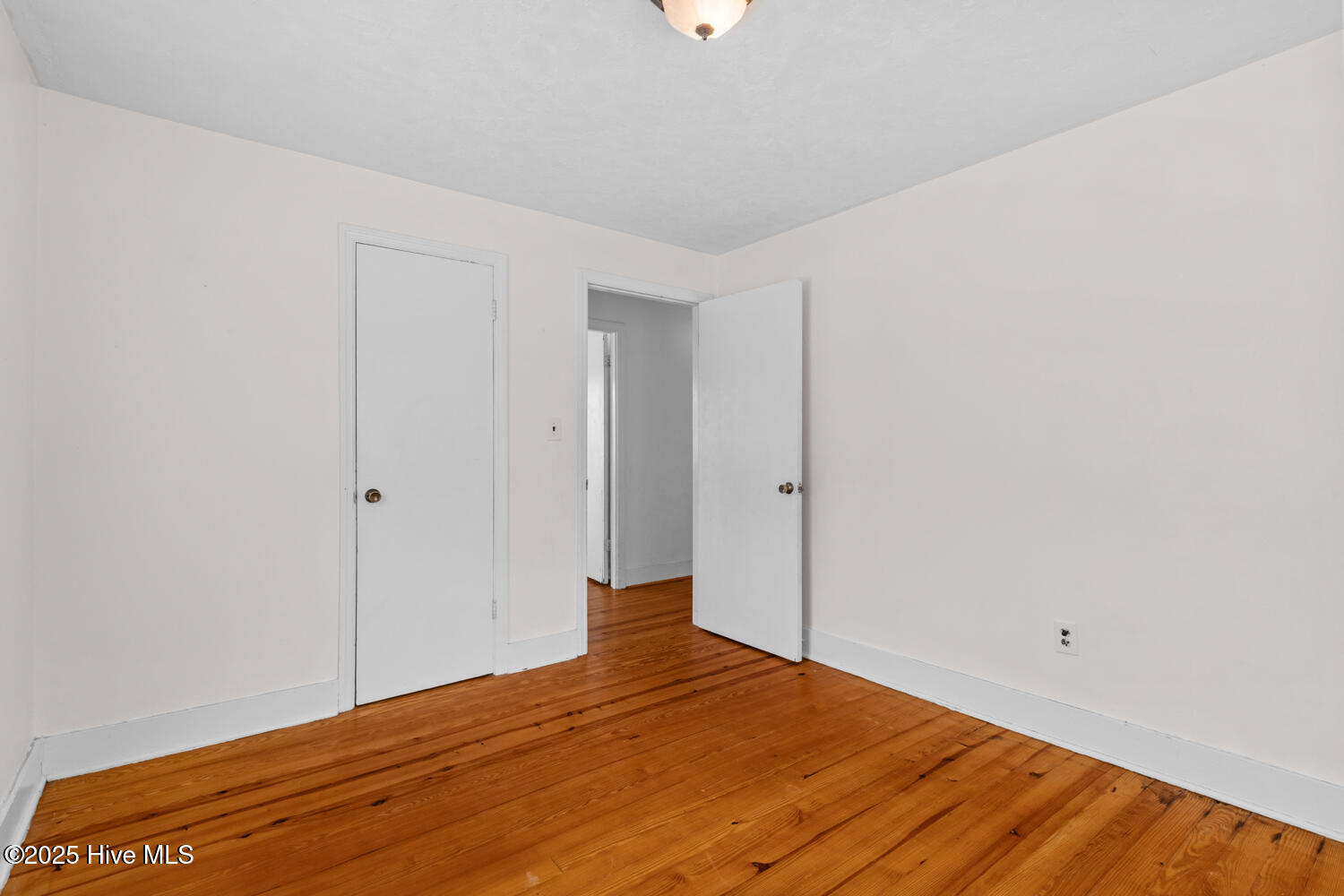 100520371 | Photo 26