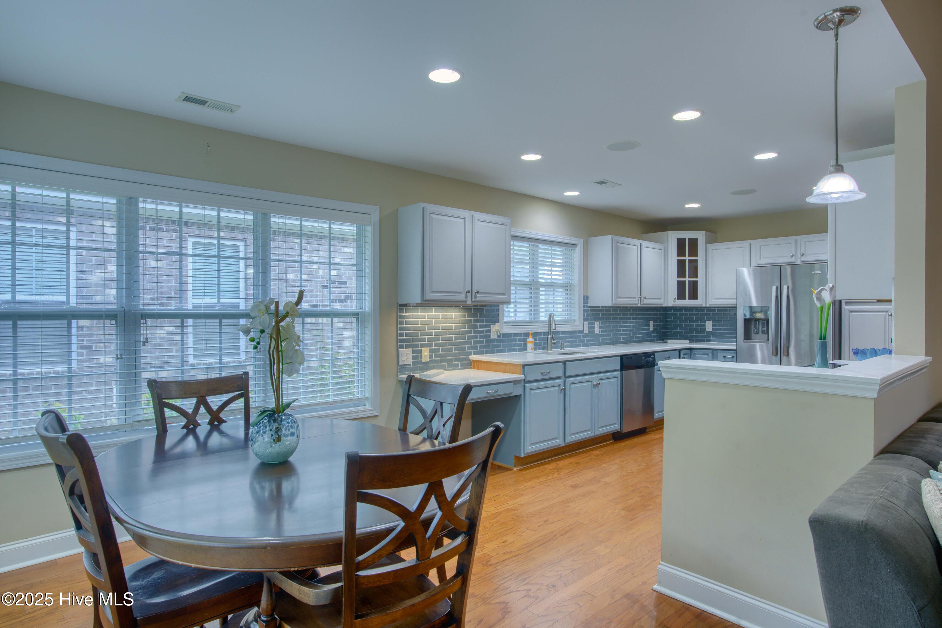 100520505 | Photo 10