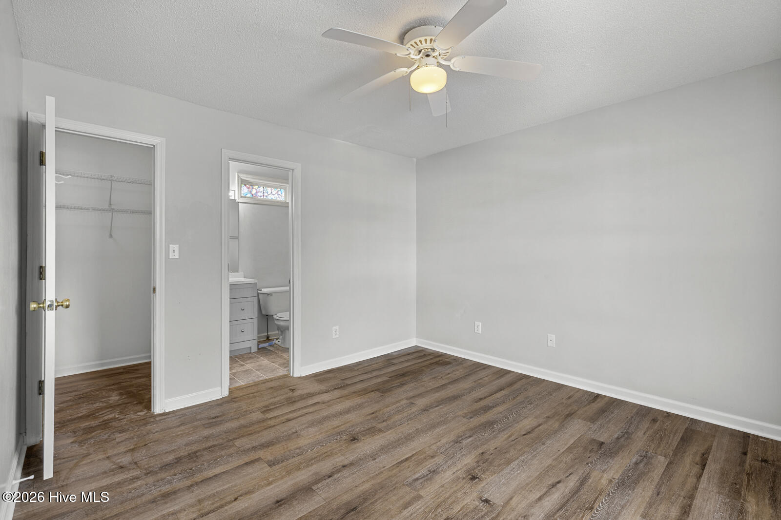 100556927 | Photo 12