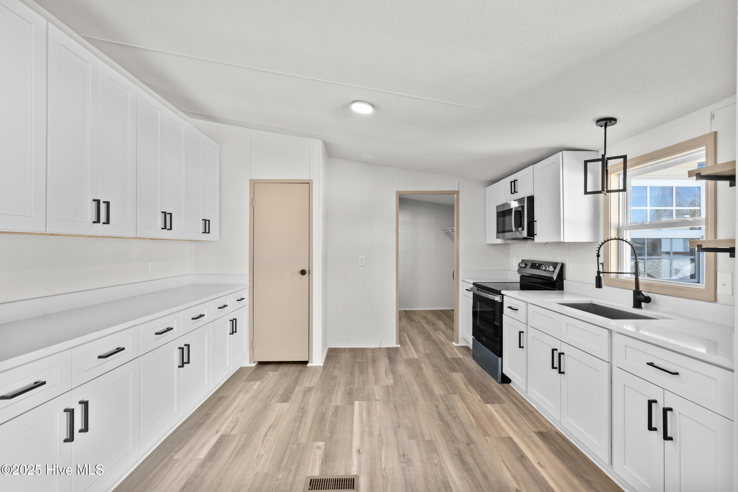 100540326 | Photo 13