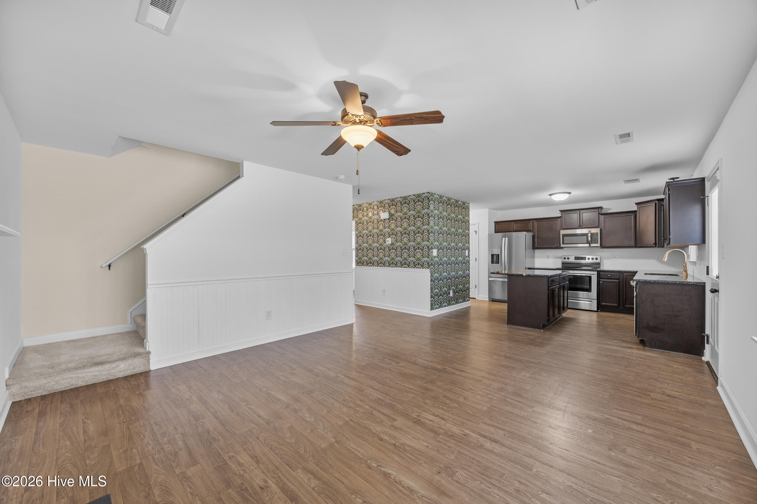 100553929 | Photo 18