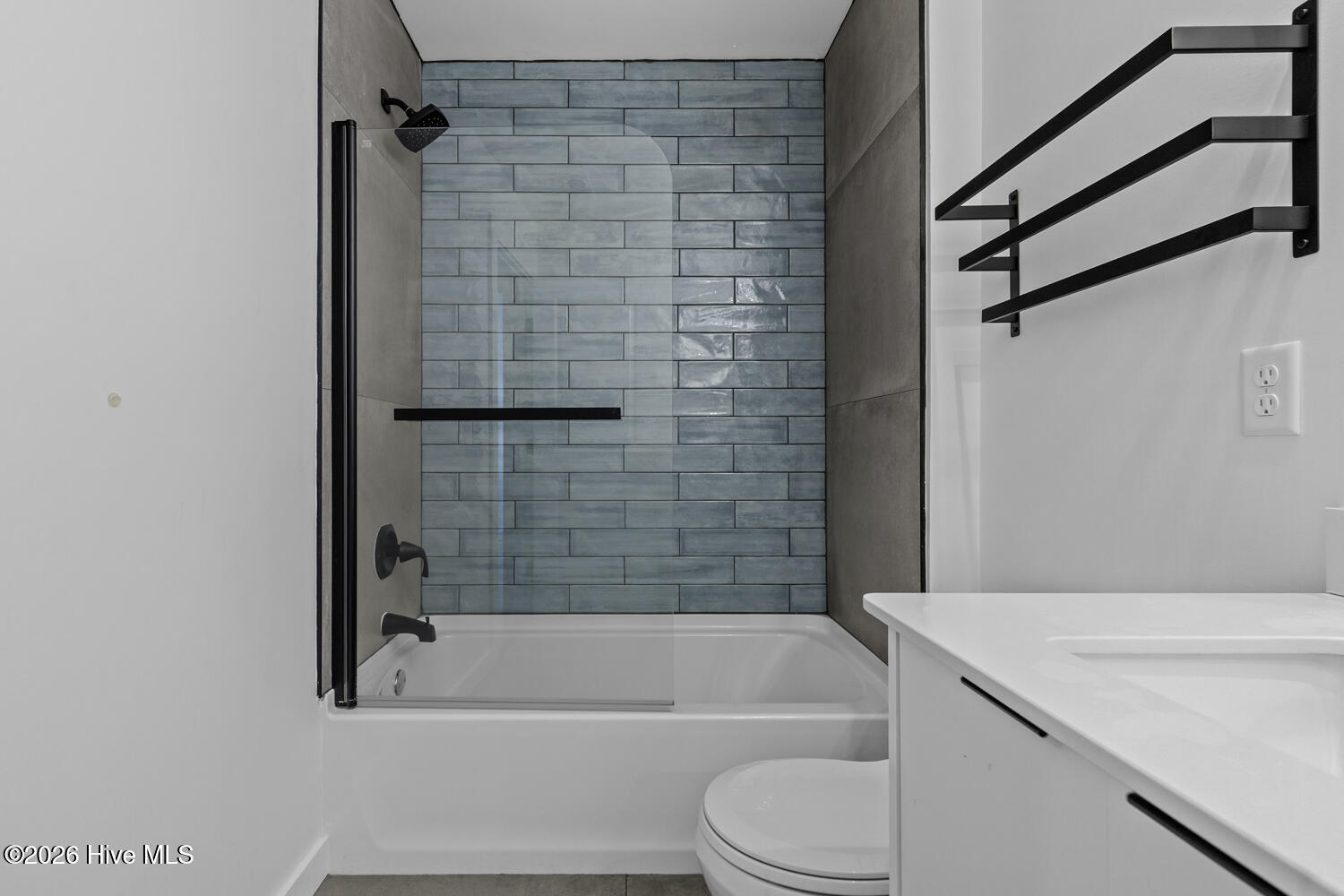 100550800 | Photo 26