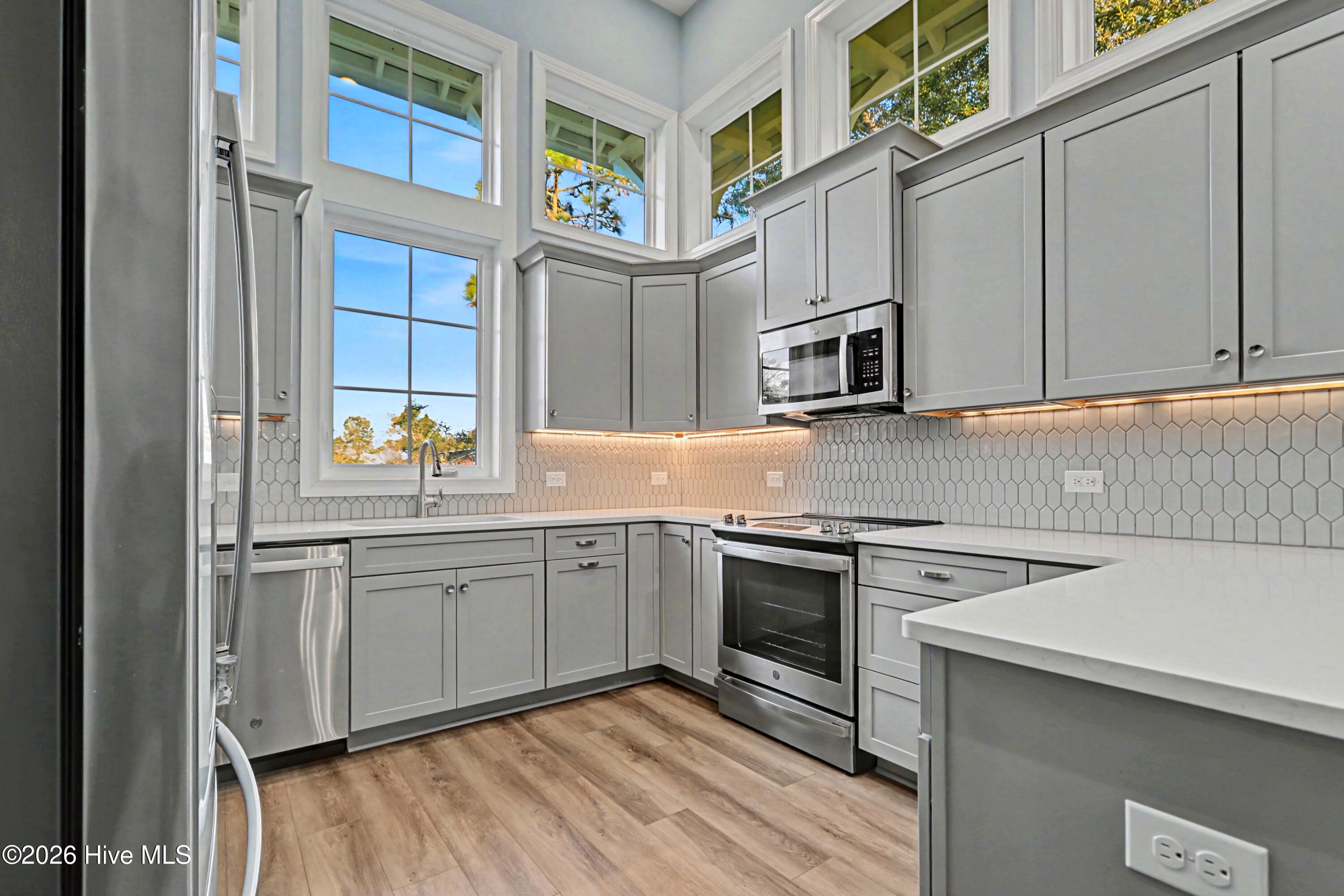 100555337 | Photo 12