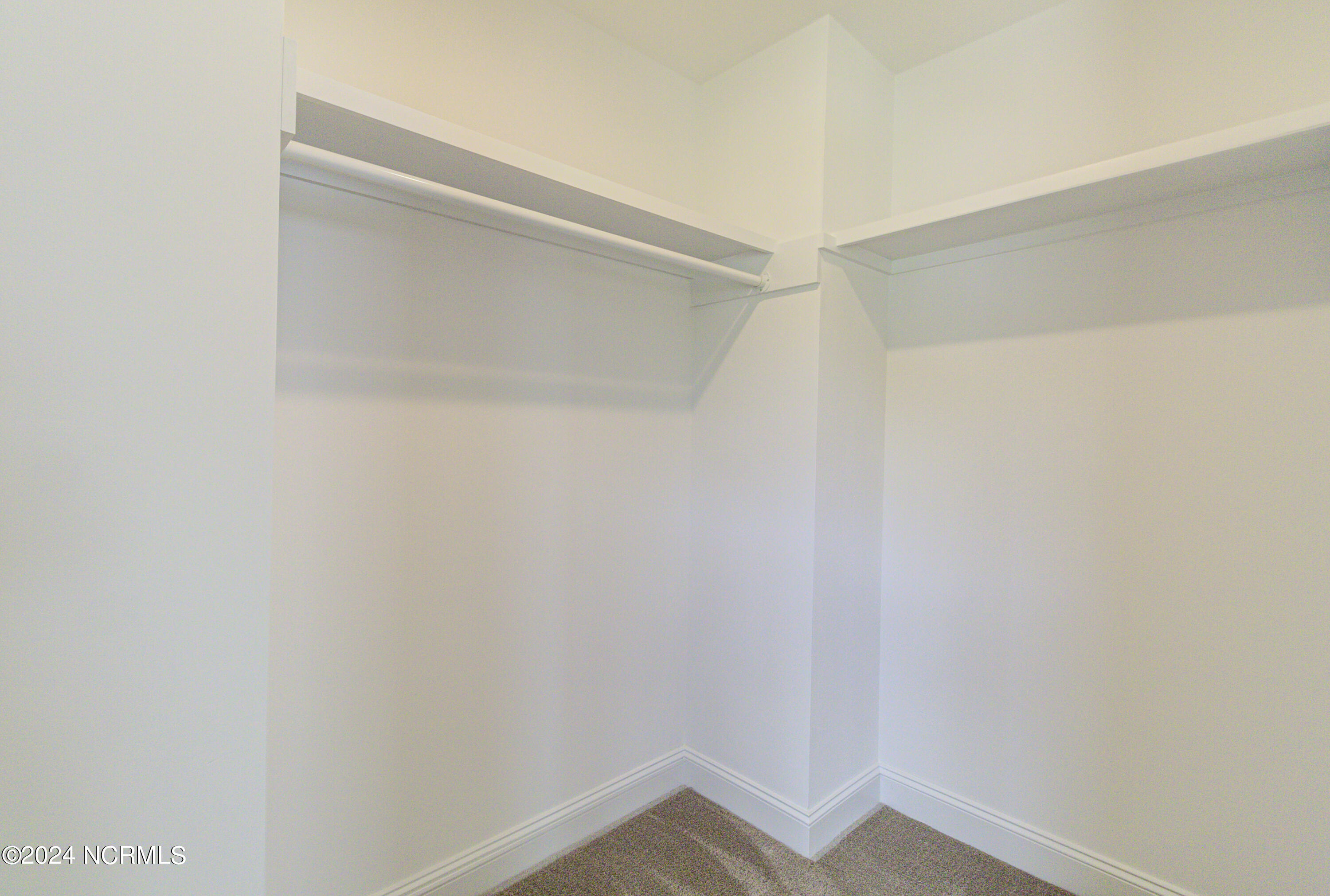 100548274 | Photo 33