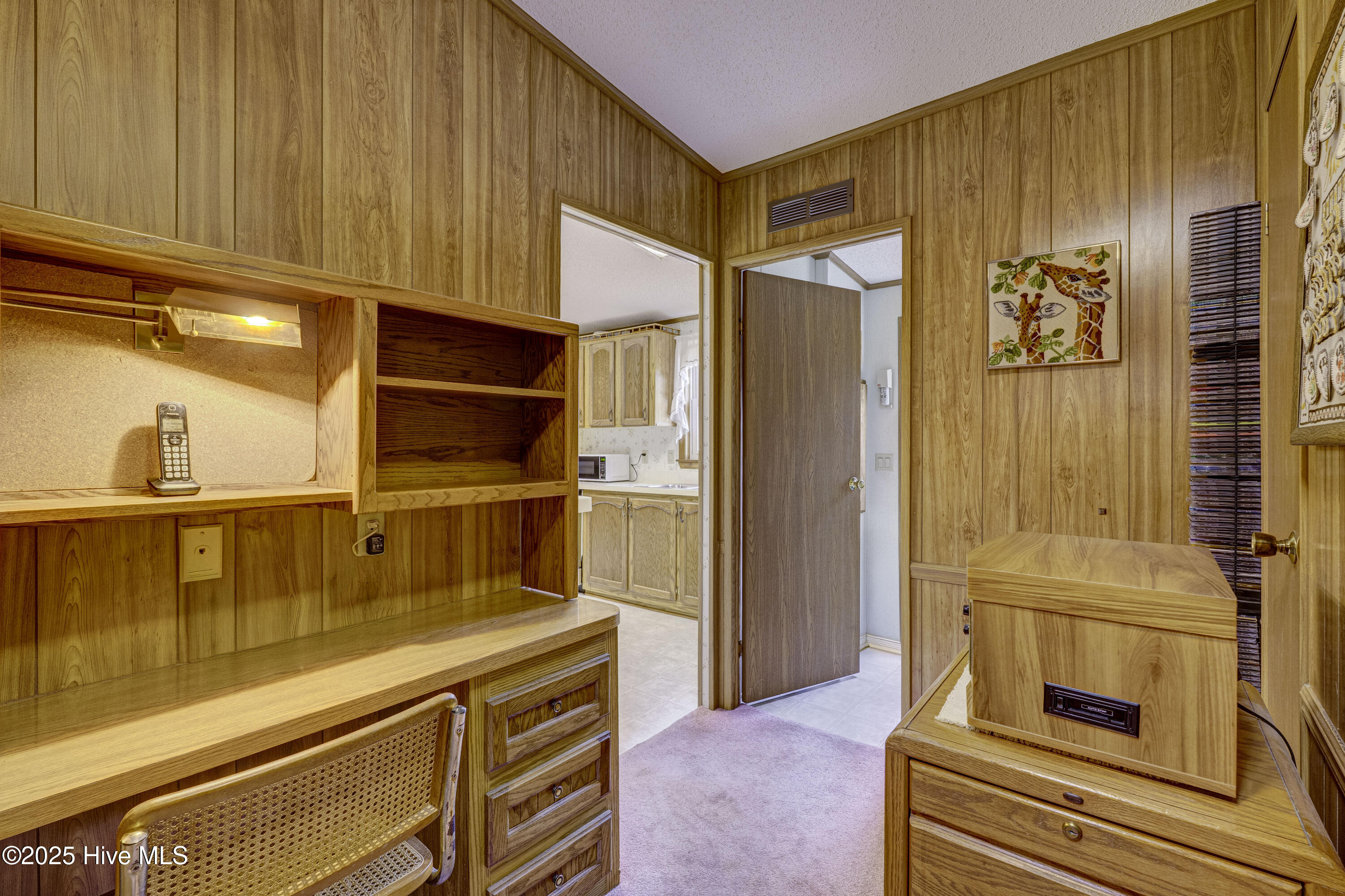 100532142 | Photo 28