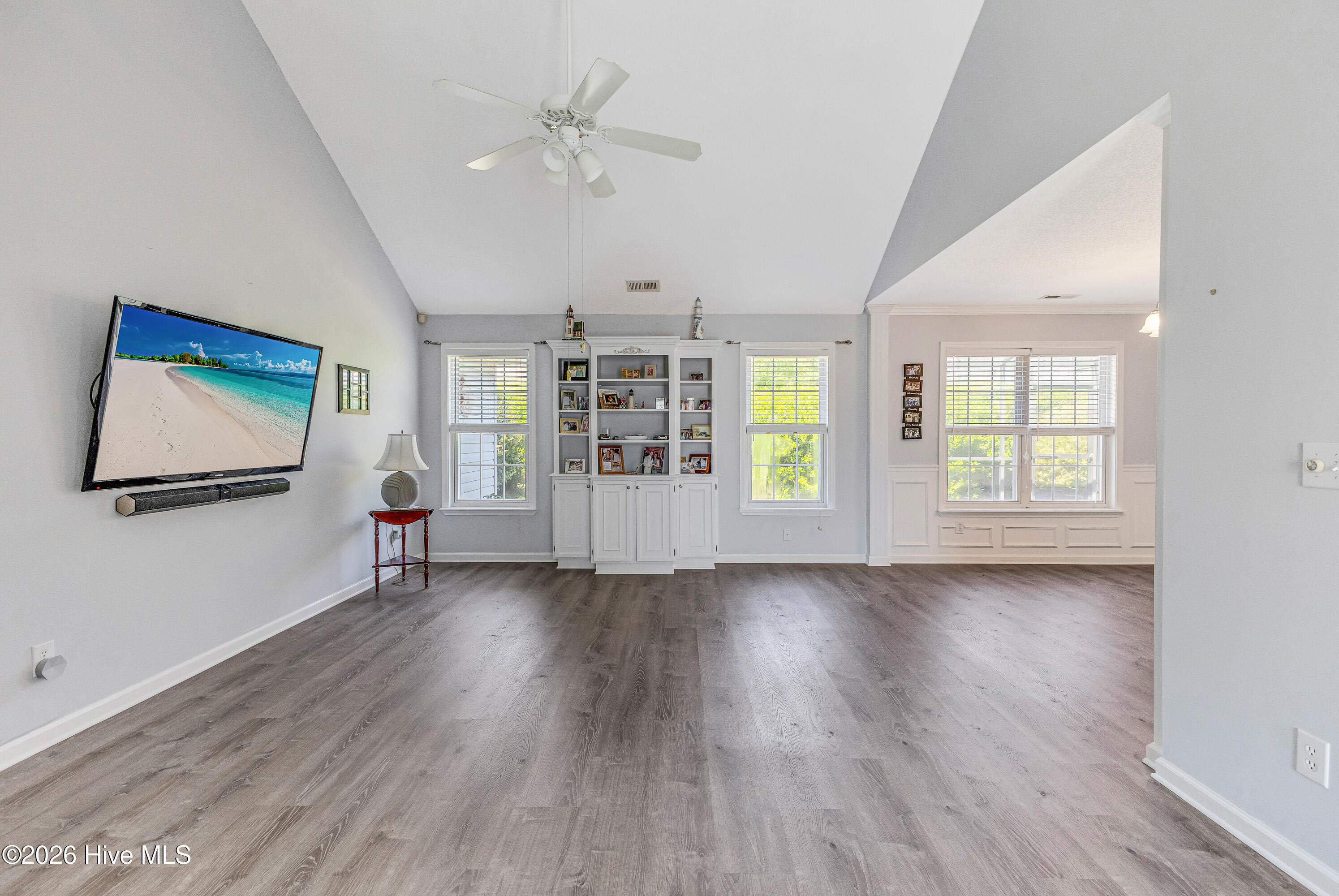 100568217 | Photo 12