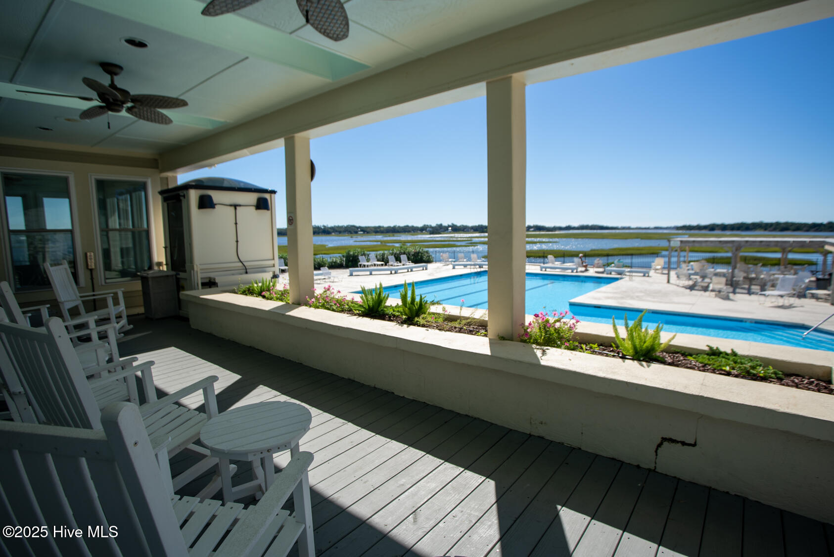 100543941 | Photo 74