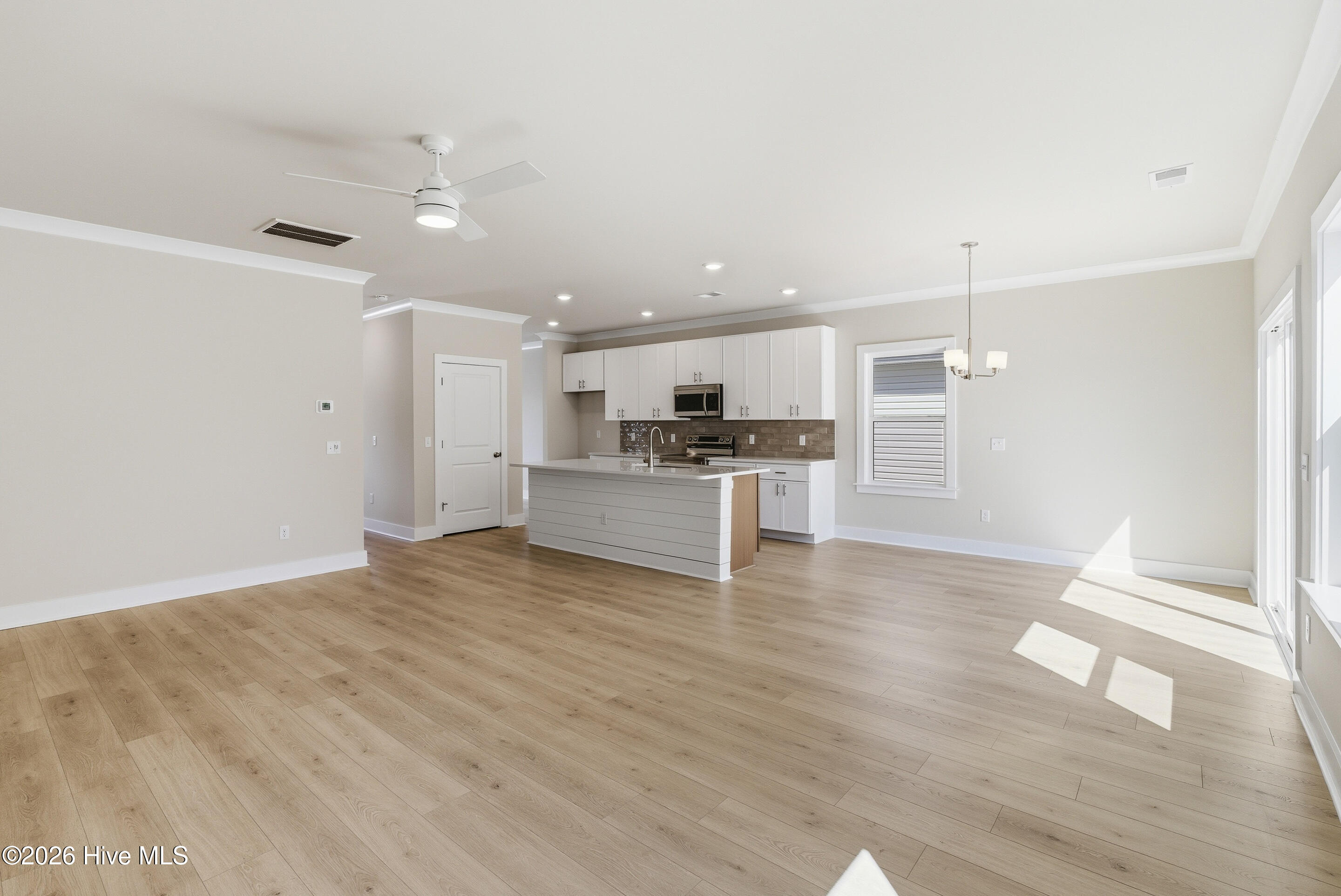 100547597 | Photo 19