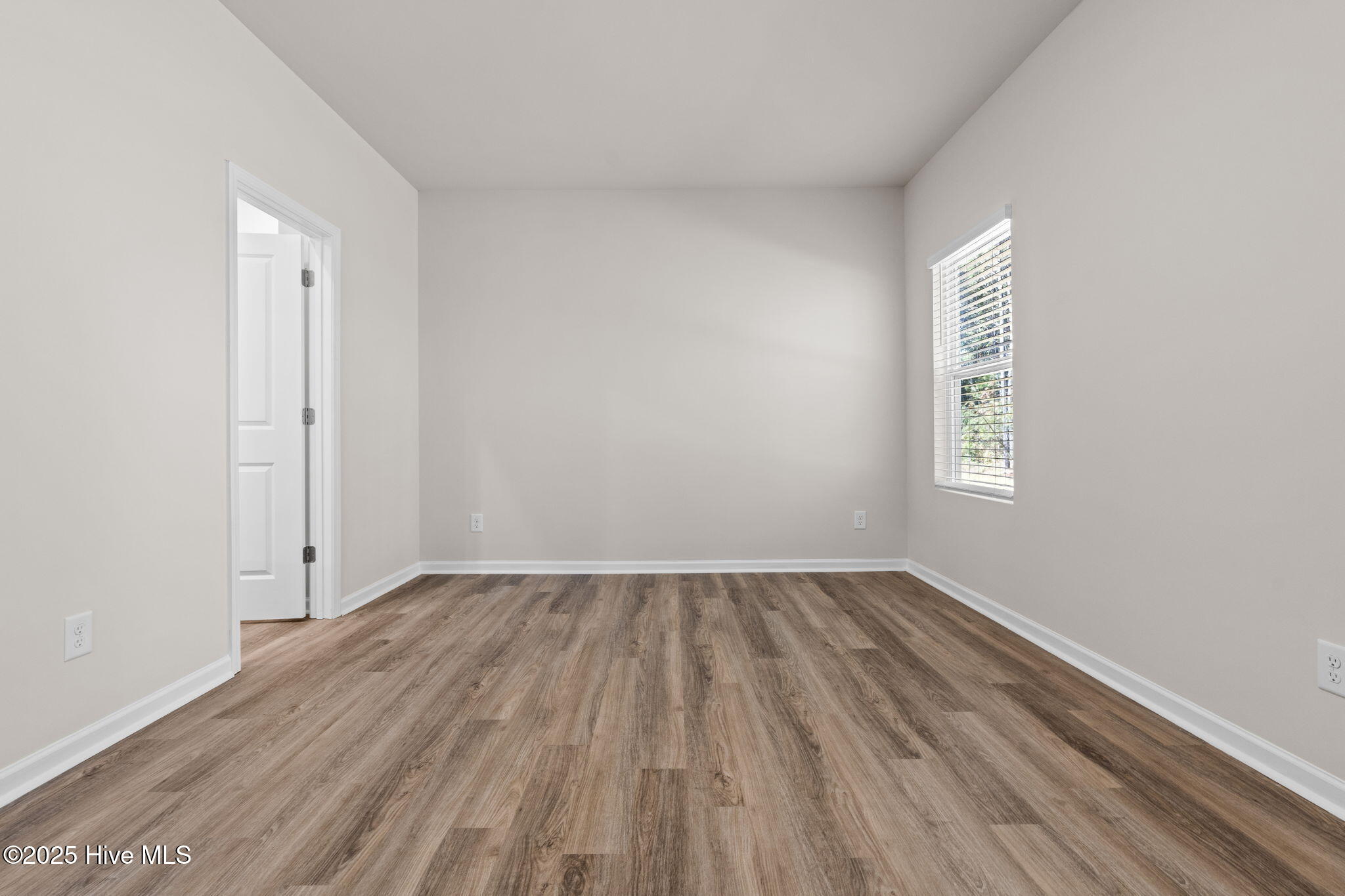 100551805 | Photo 14