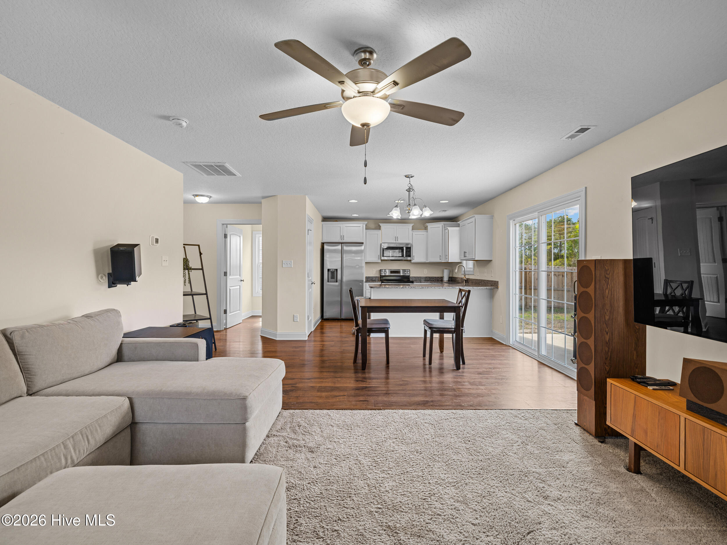 100567423 | Photo 15