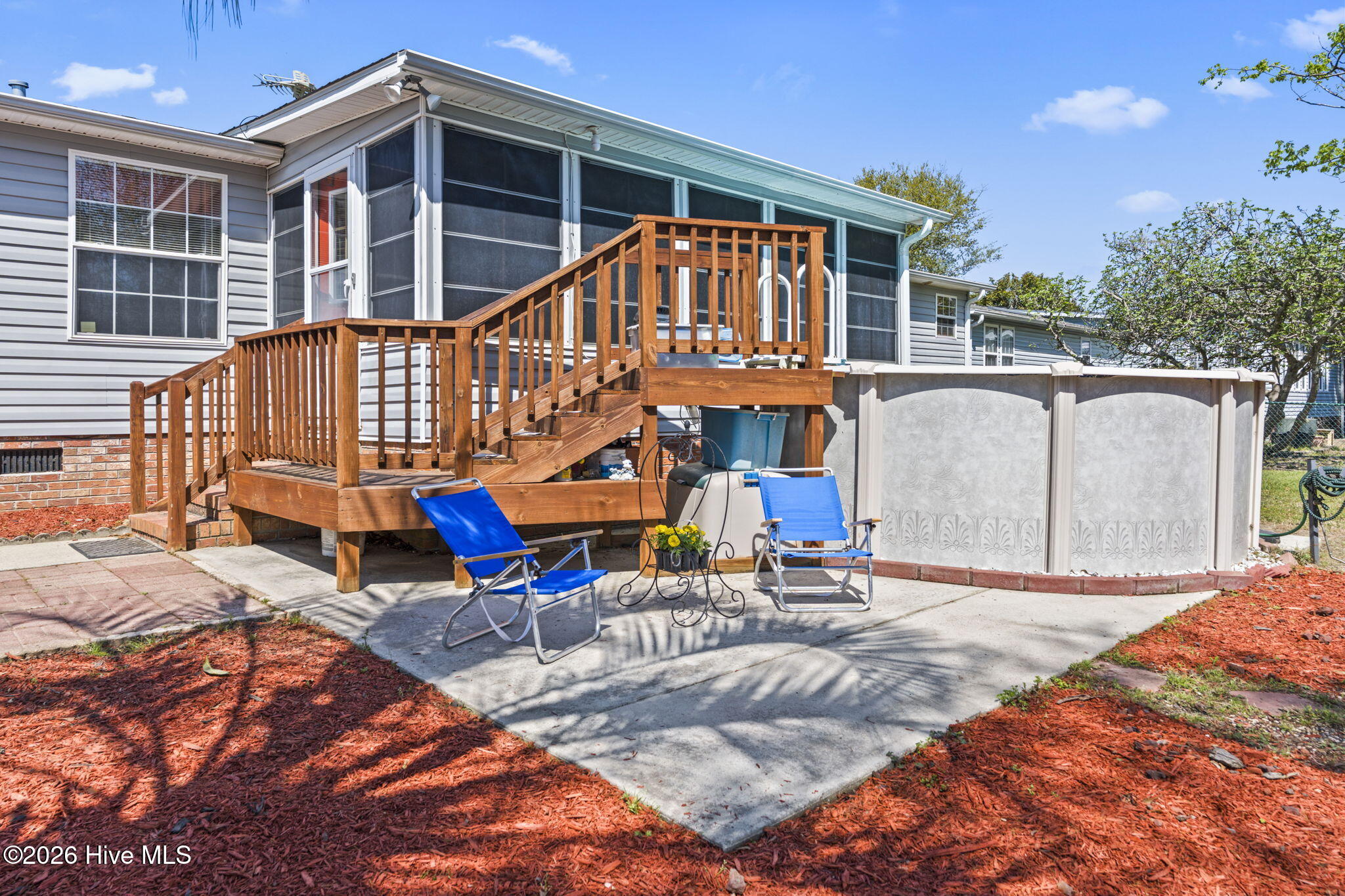 100563458 | Photo 33