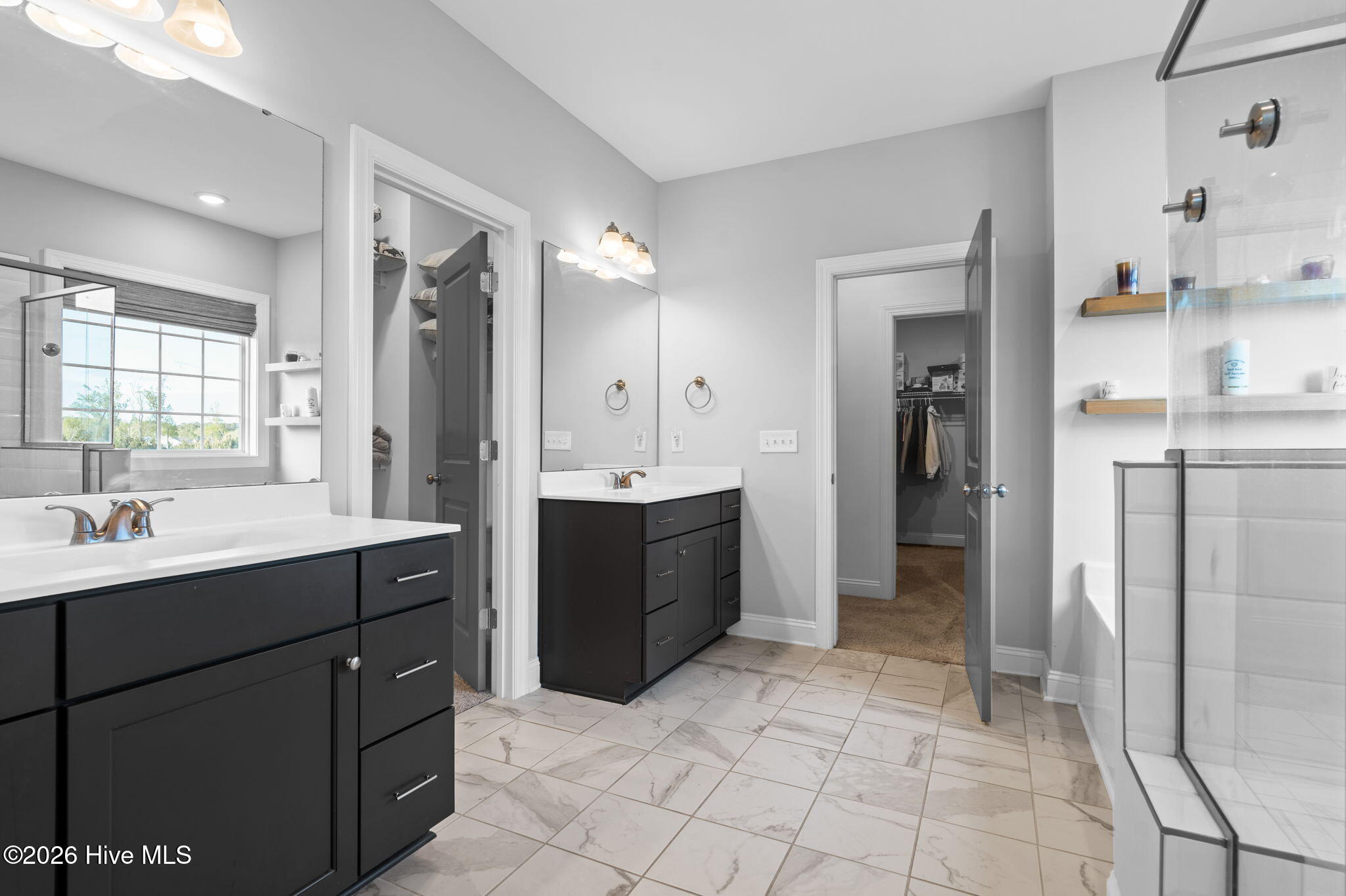 100564954 | Photo 37