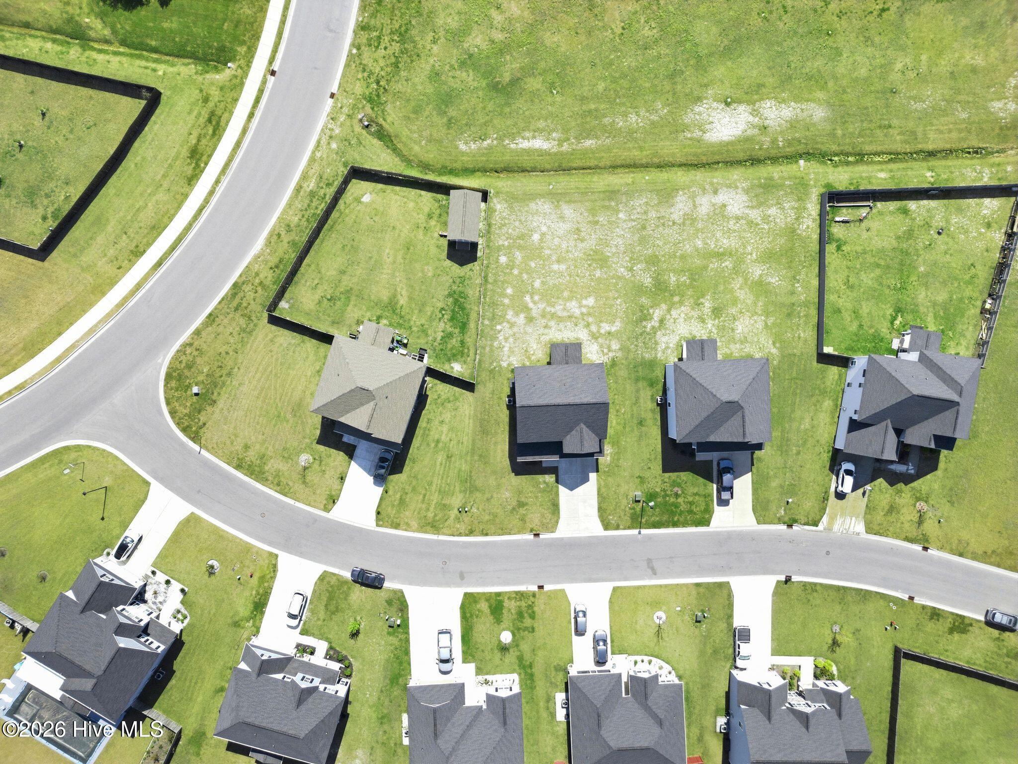 100563998 | Photo 51