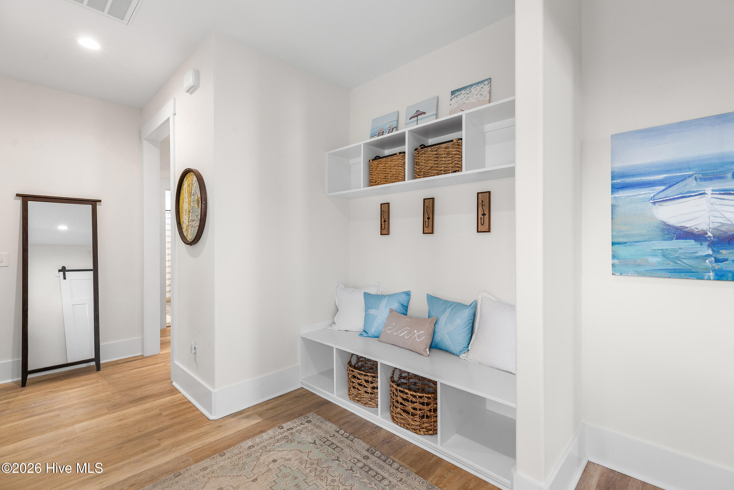 100562975 | Photo 41