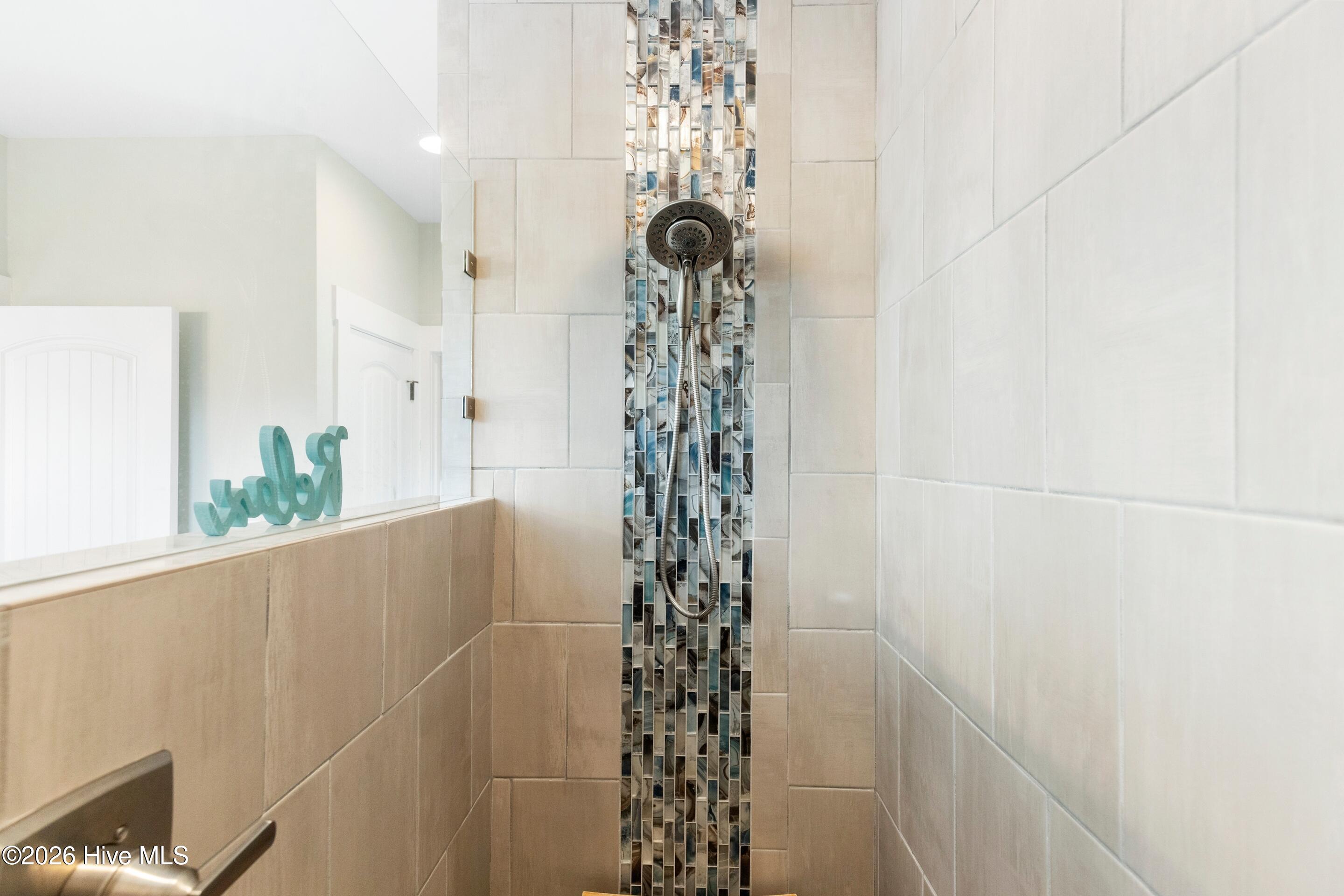 100548444 | Photo 51