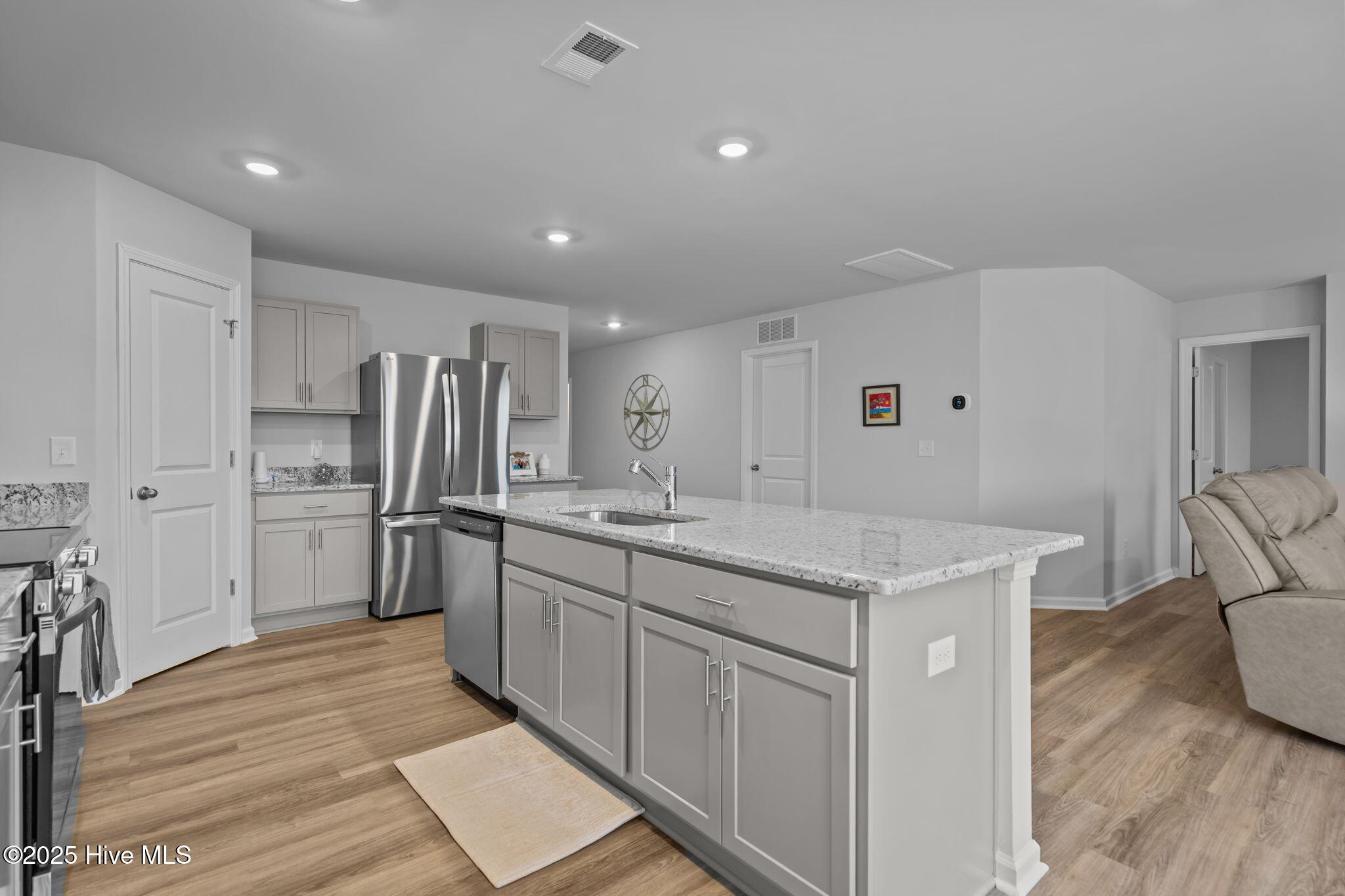 100532150 | Photo 22