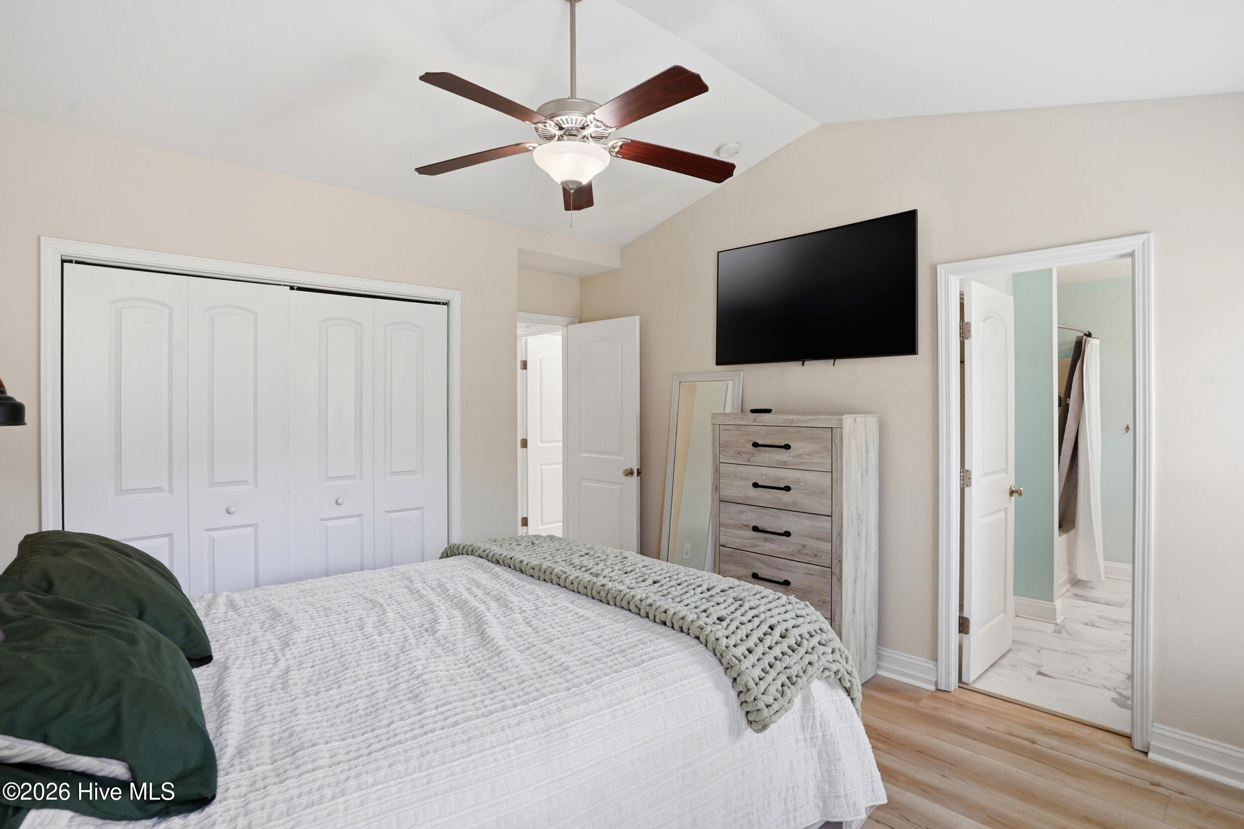 100567490 | Photo 15