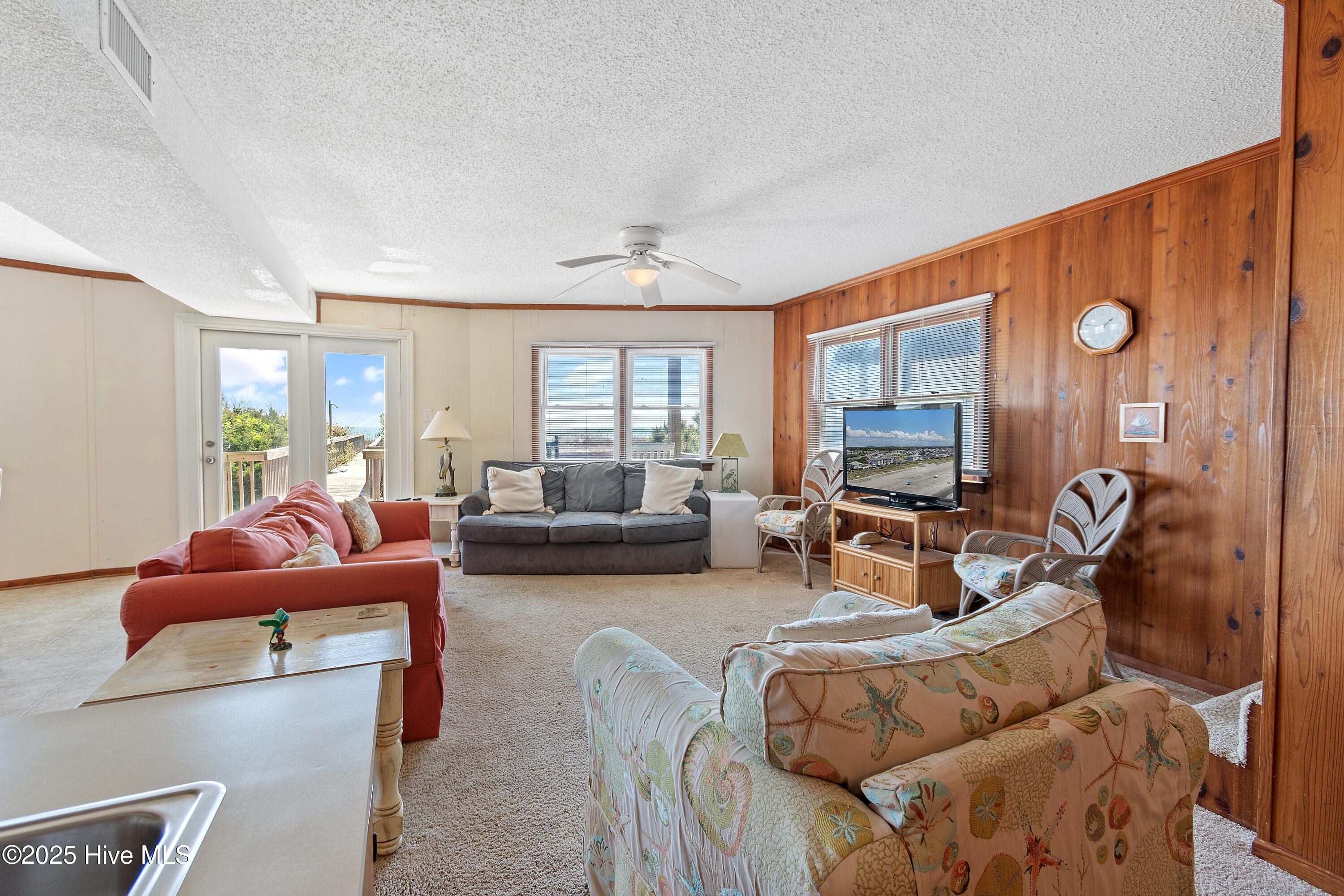 100497729 | Photo 14