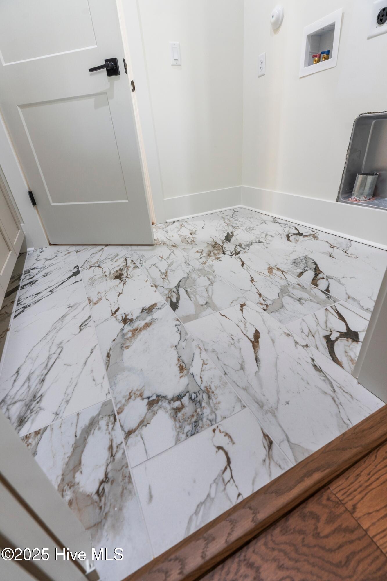 100545730 | Photo 74