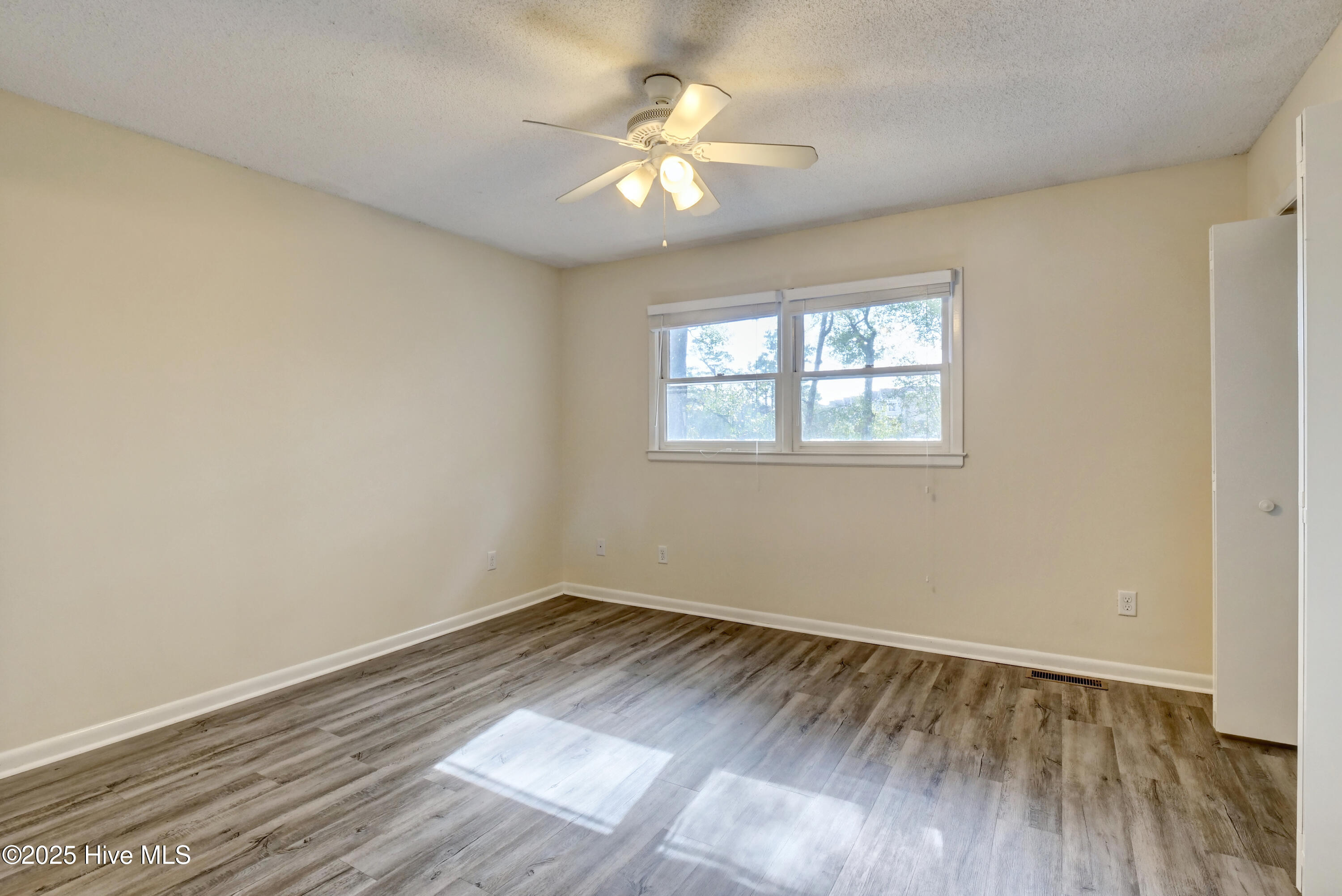 100541720 | Photo 14