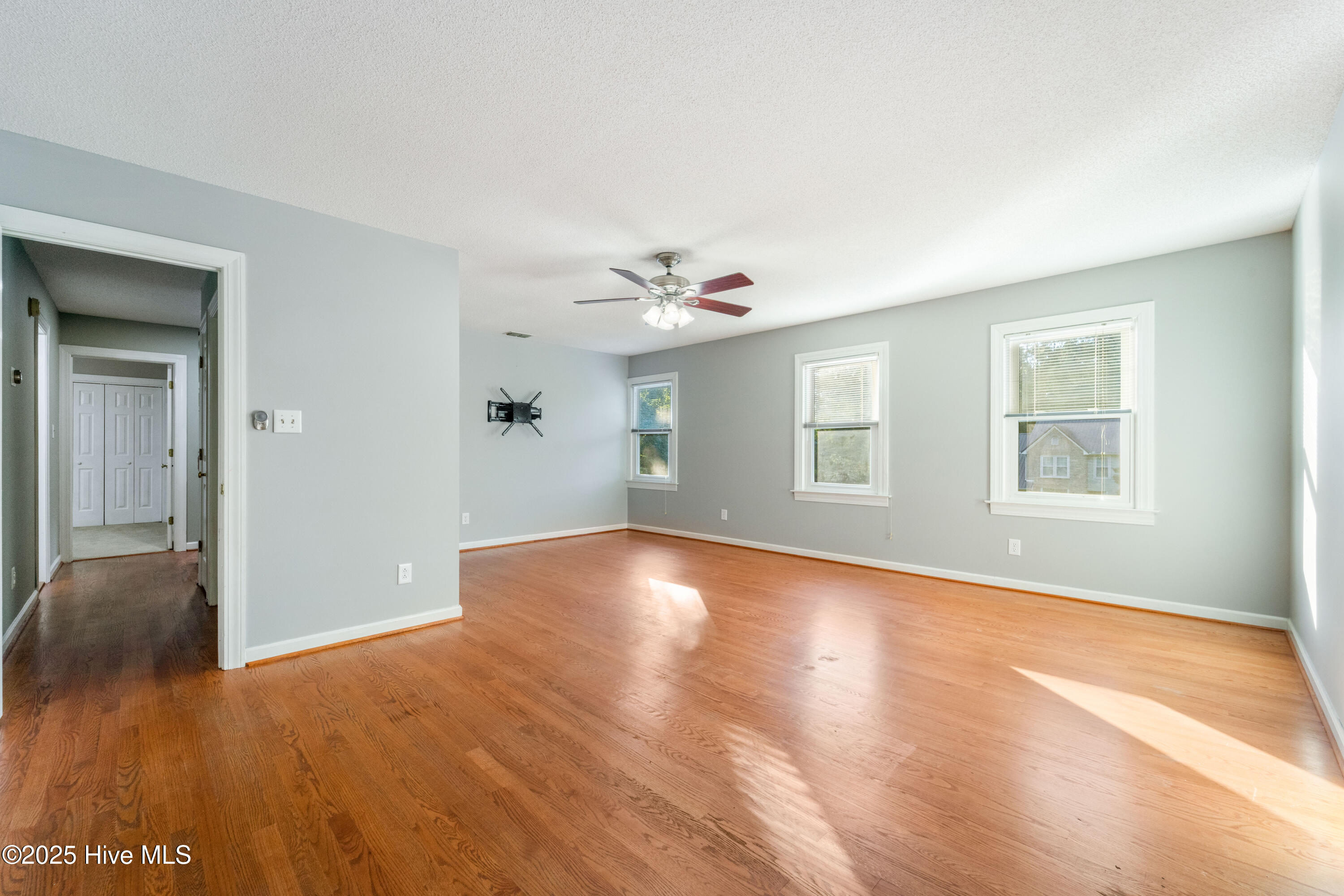 100527968 | Photo 27