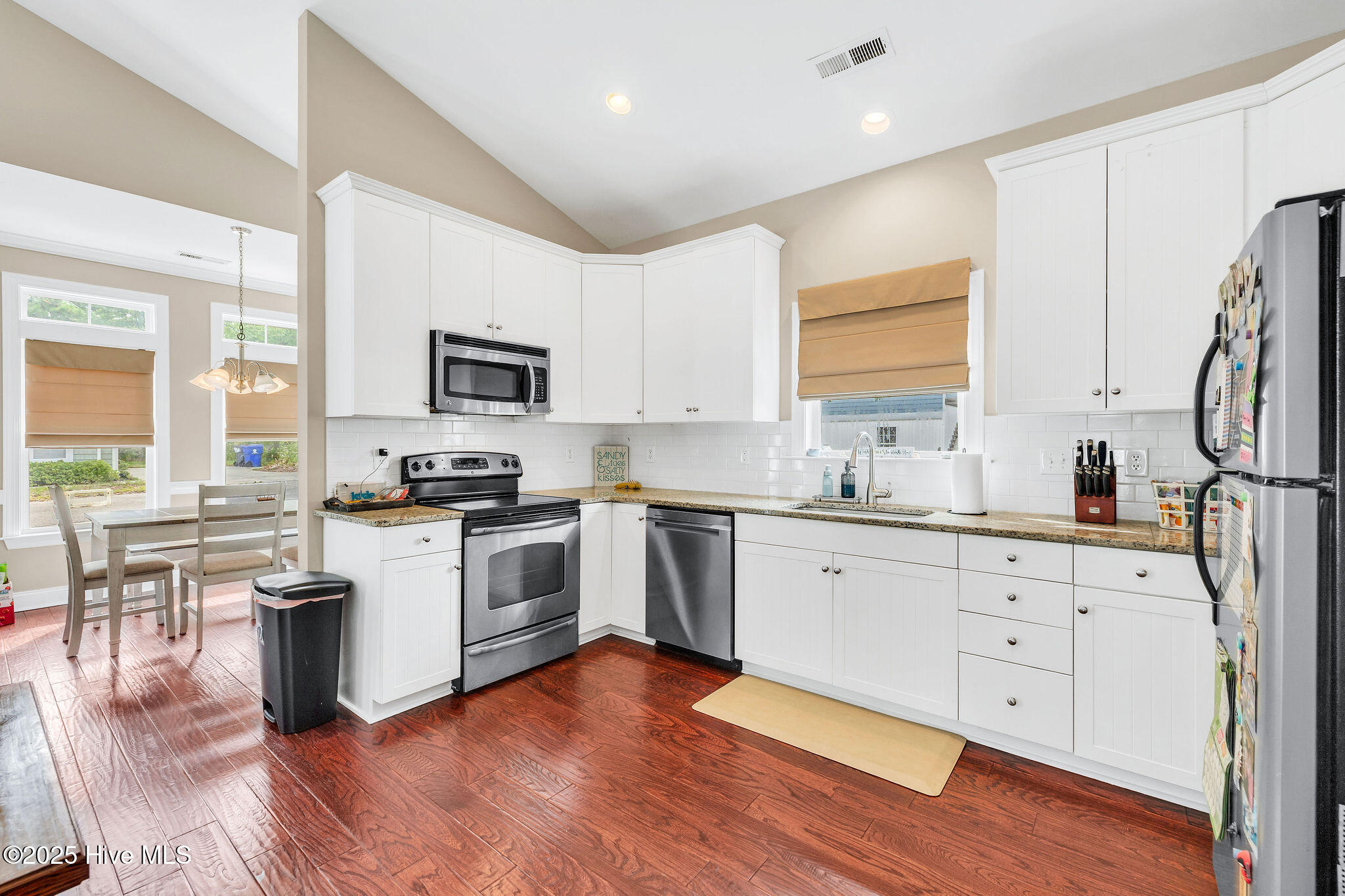 100522781 | Photo 12