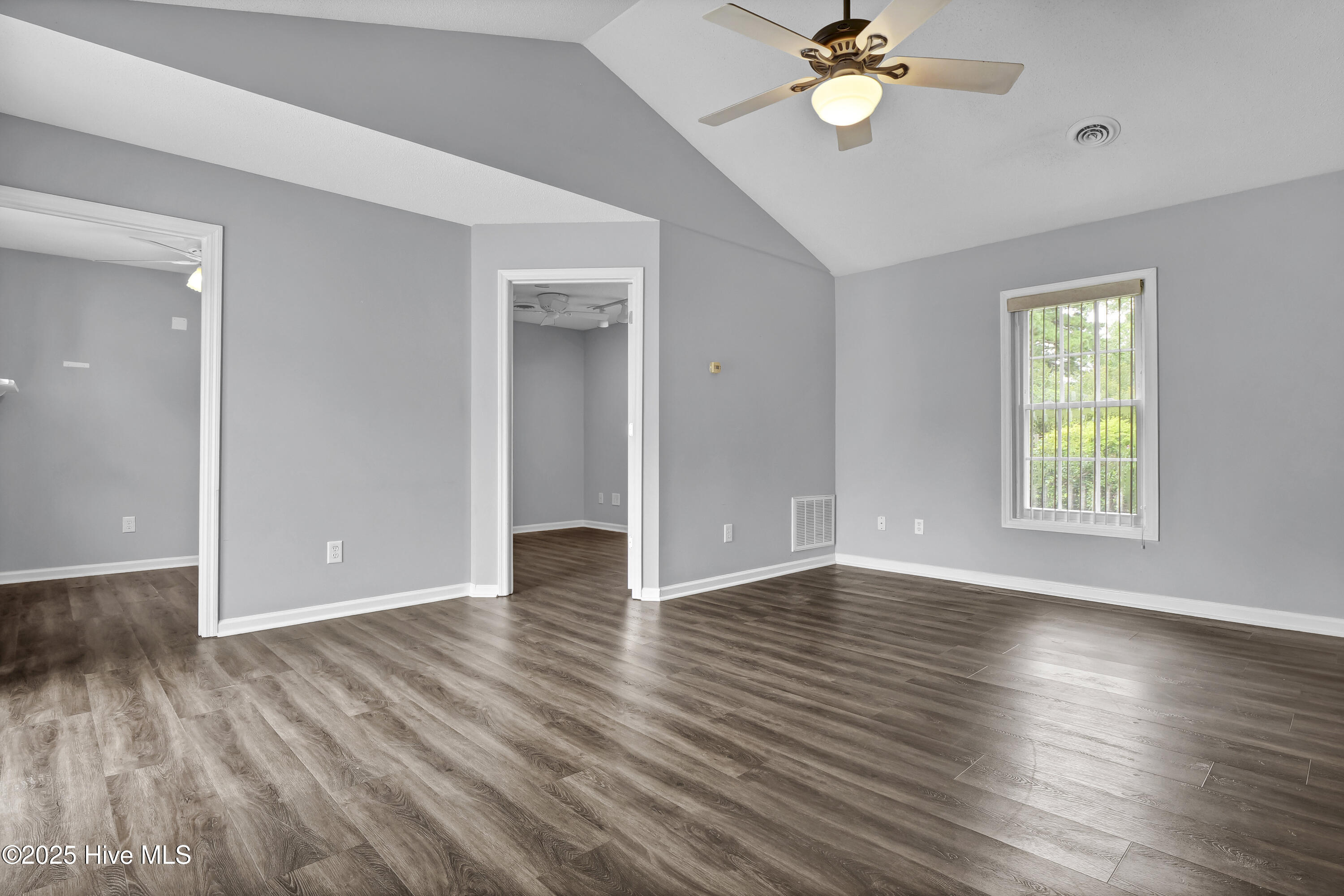 100544266 | Photo 20