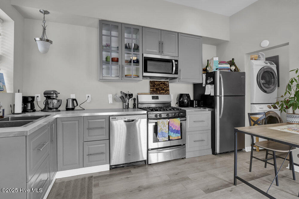 100543464 | Photo 14