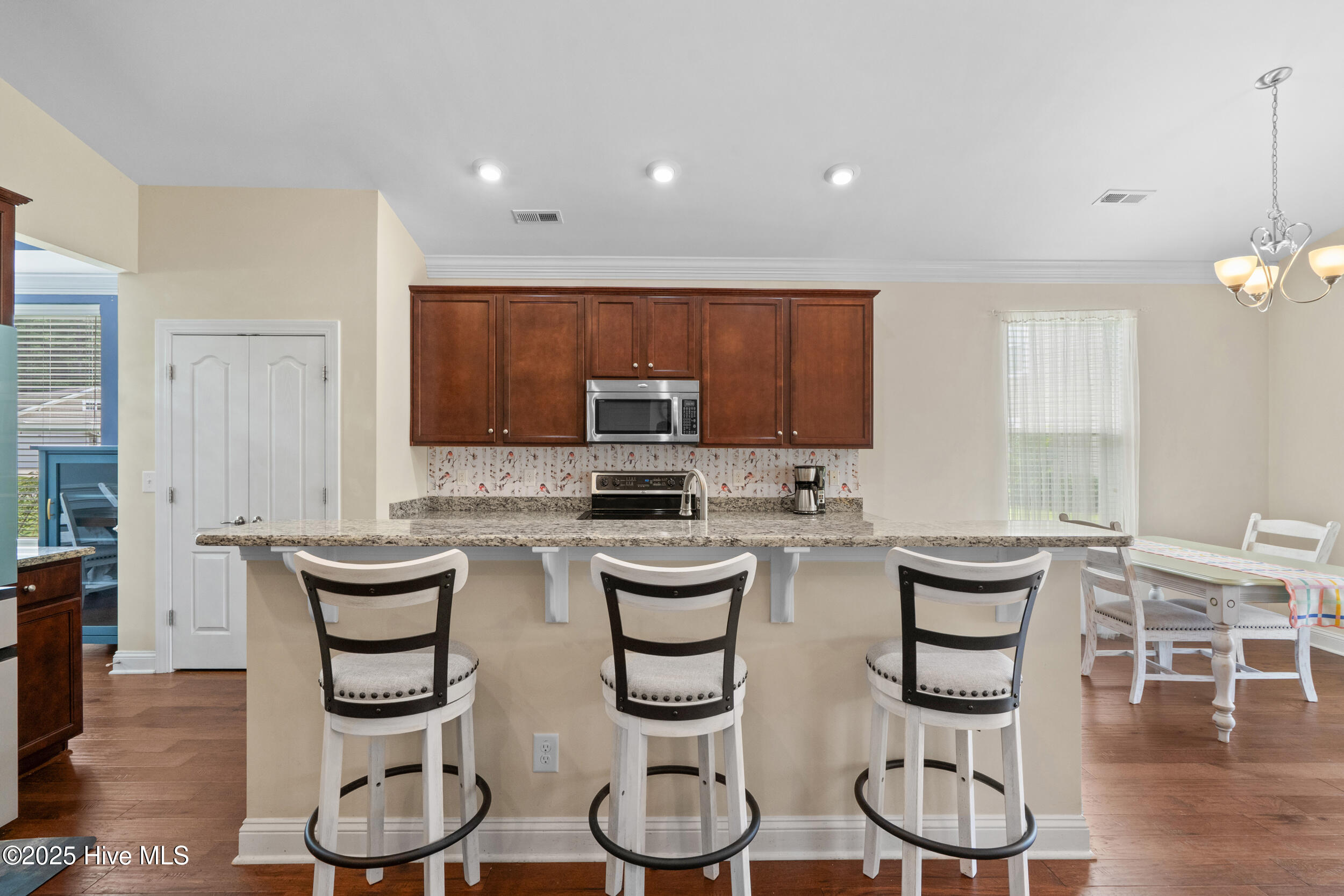 100527914 | Photo 12