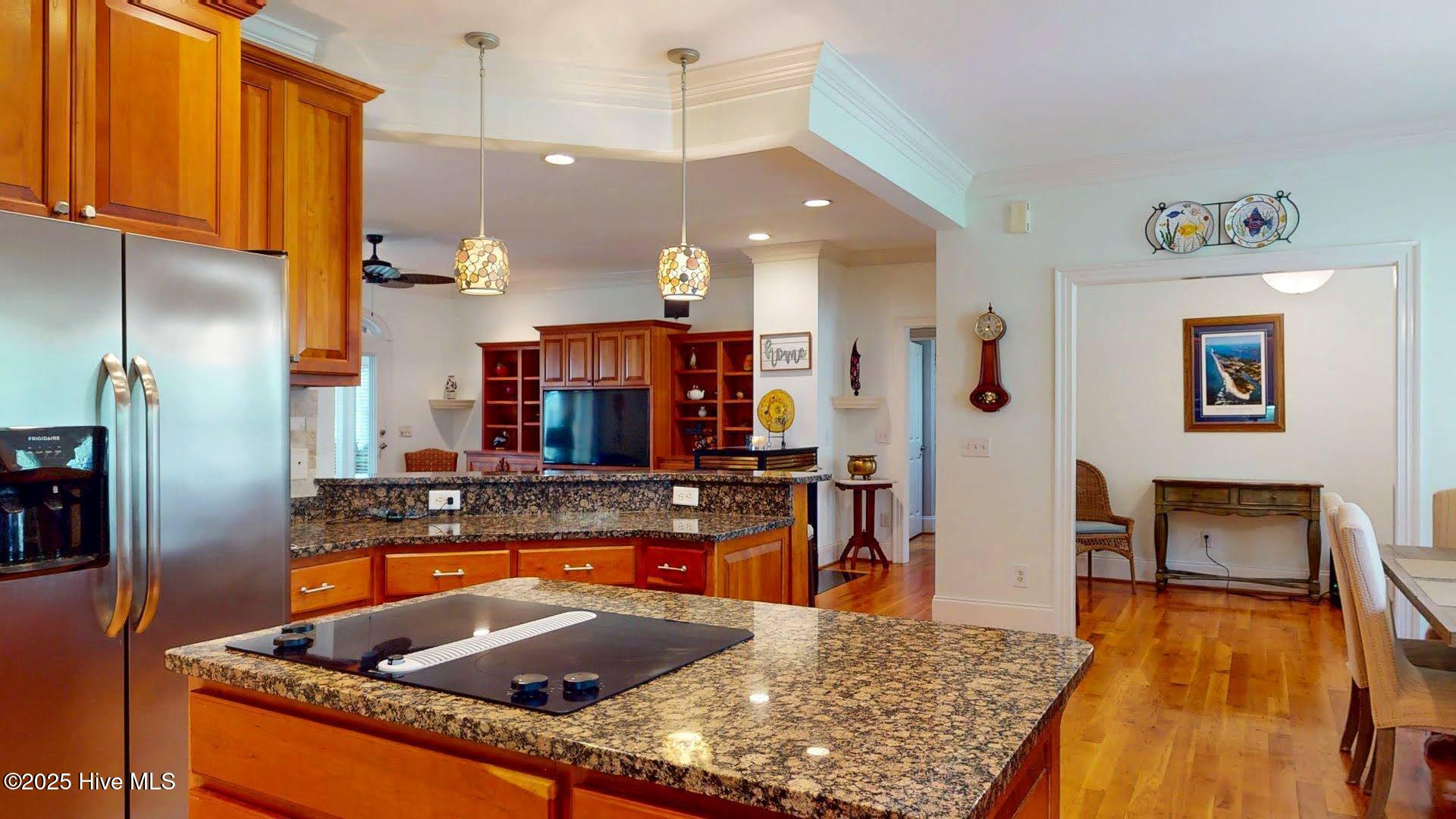 100528011 | Photo 20