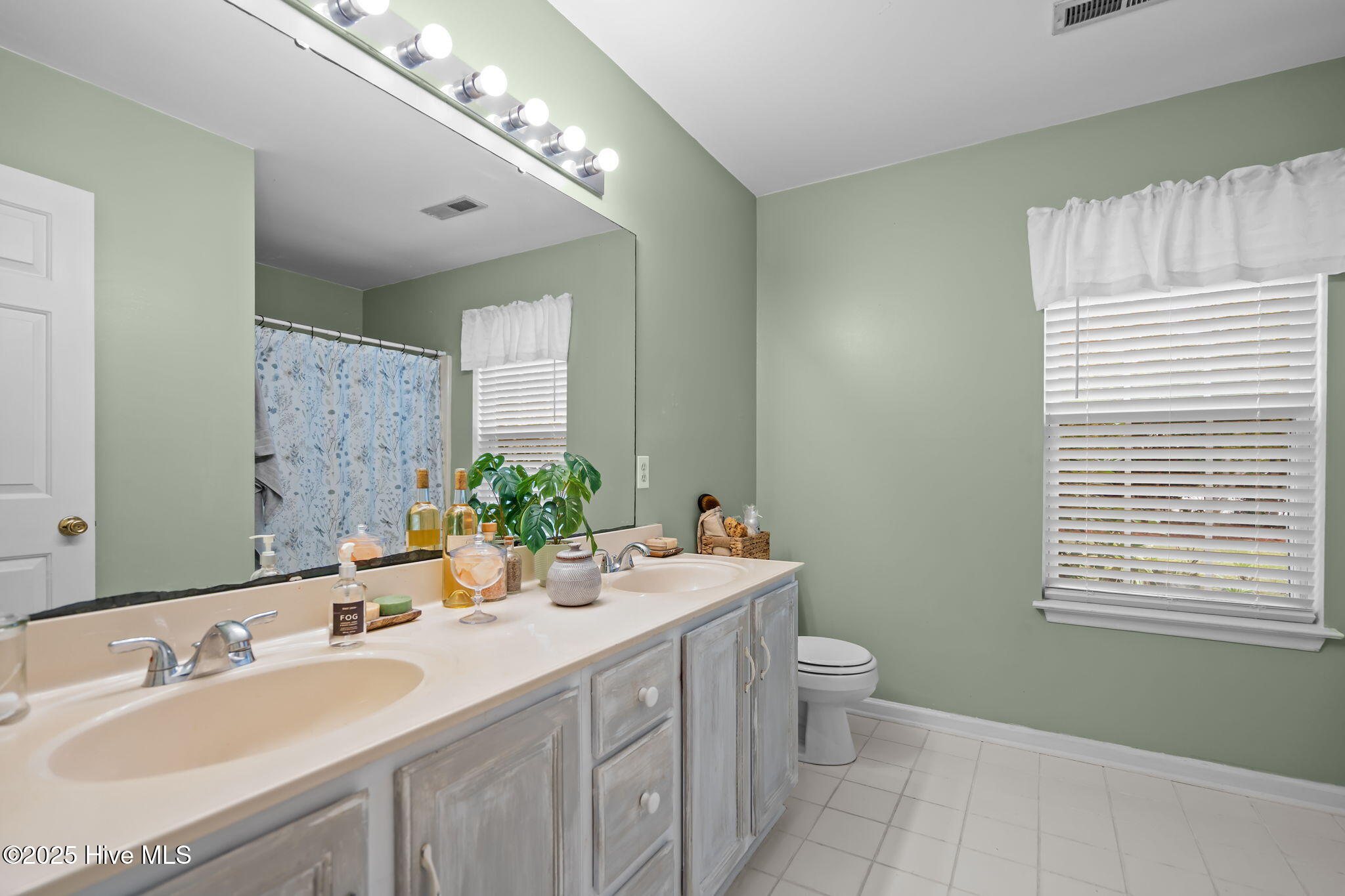 100543555 | Photo 21