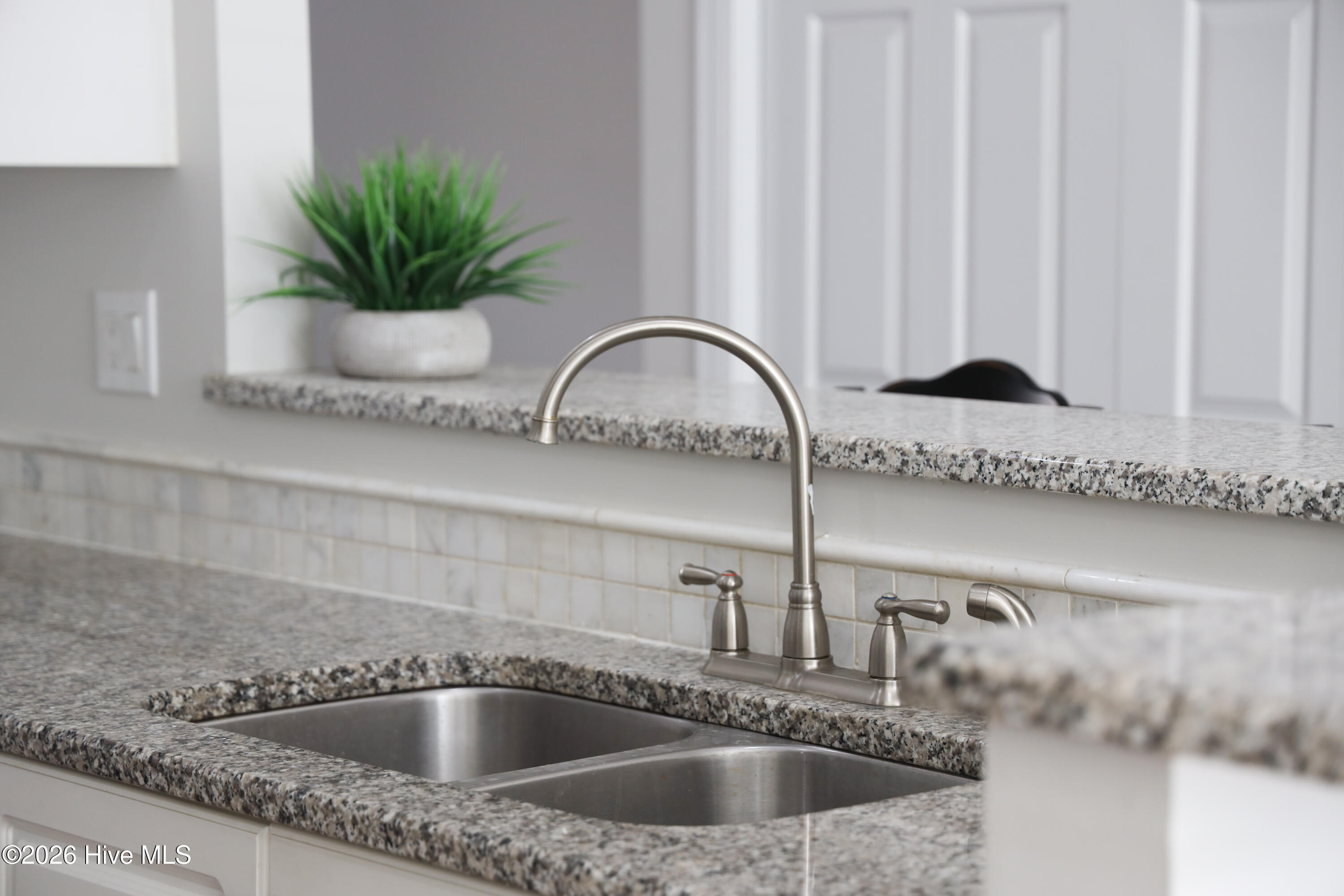 100565370 | Photo 17