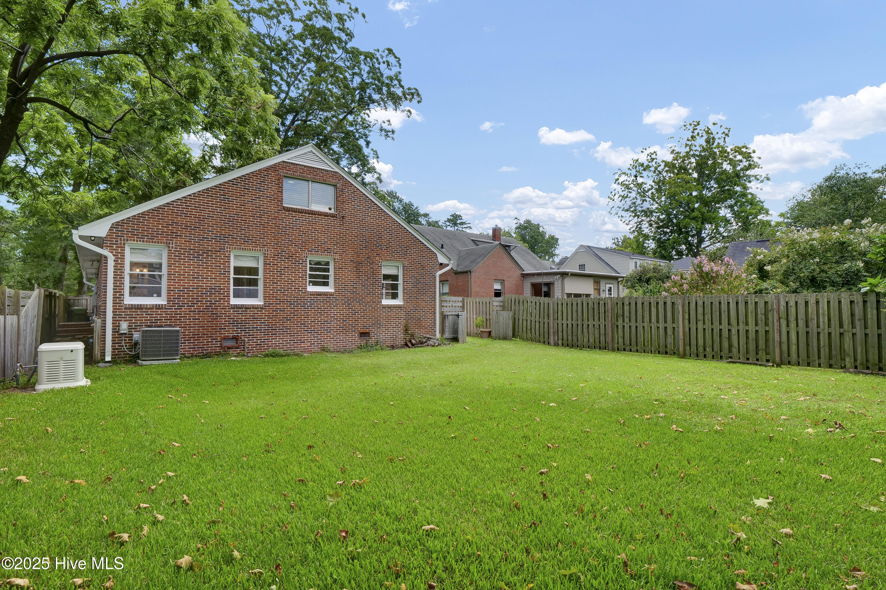 100523883 | Photo 49