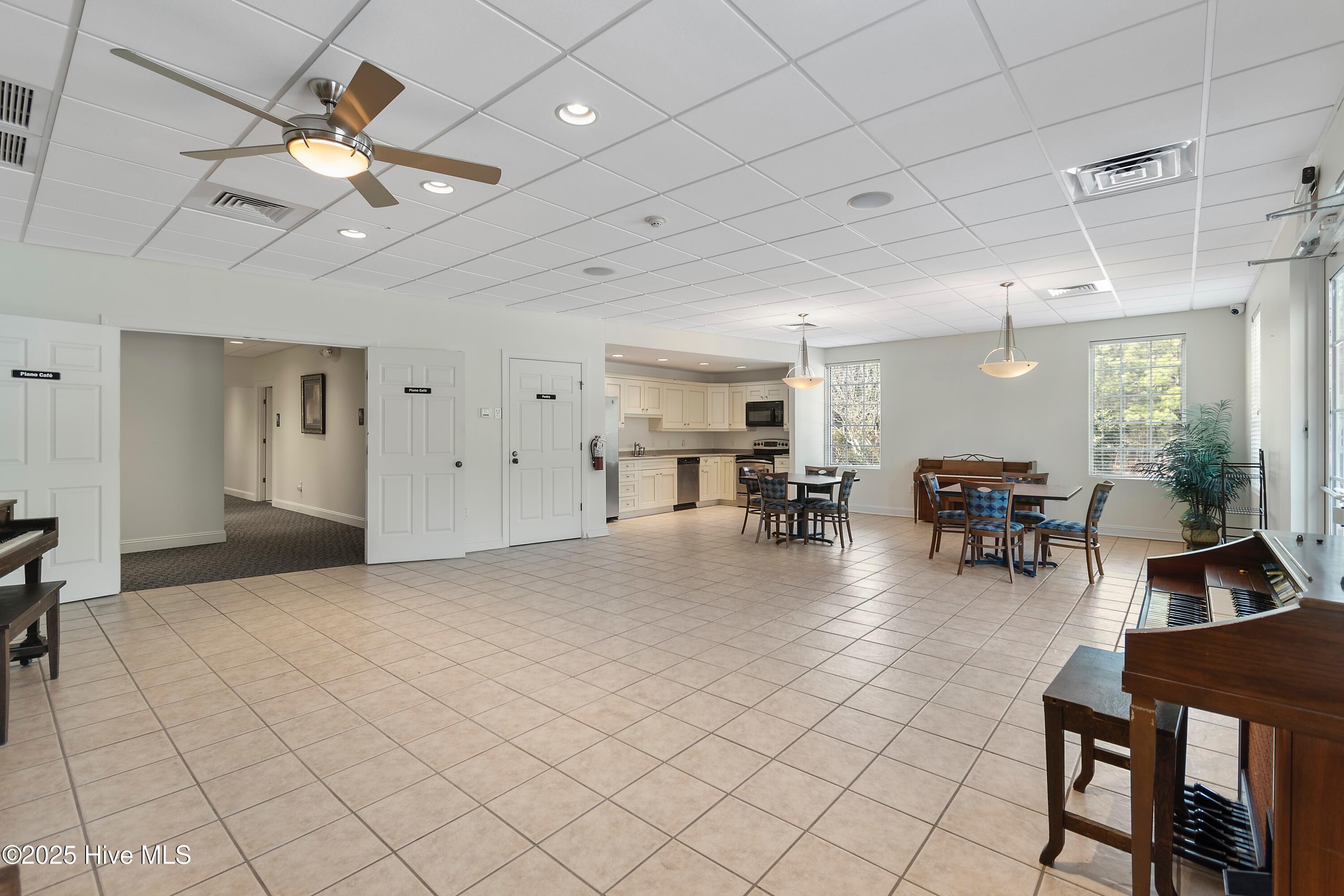 100491717 | Photo 68