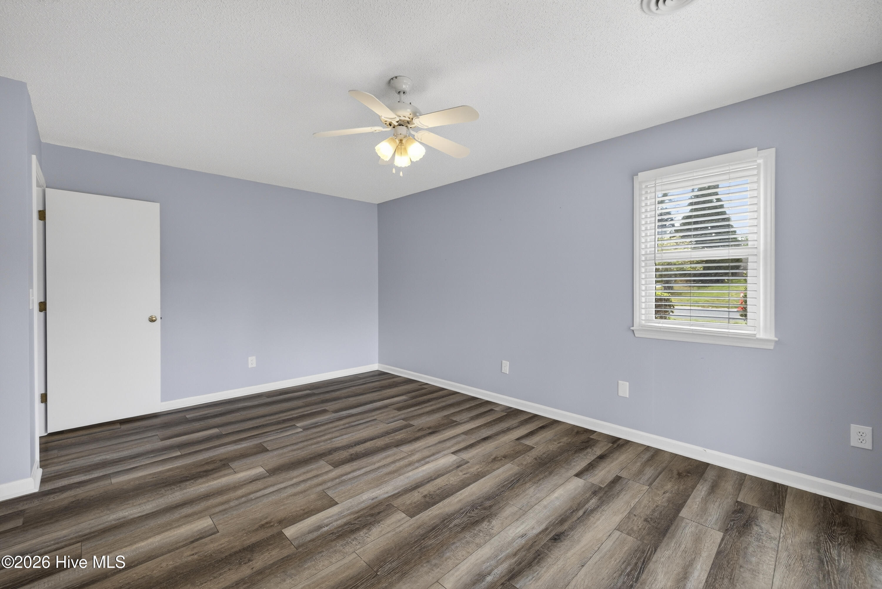 100563145 | Photo 12