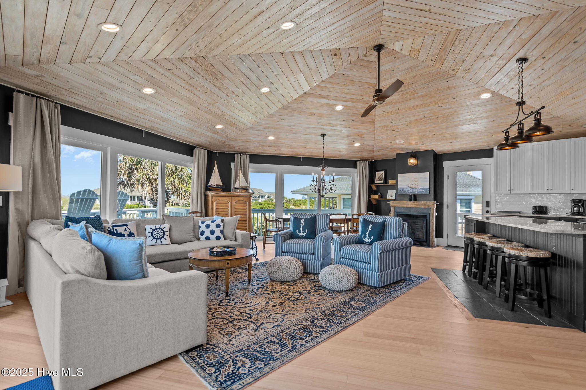 100529257 | Photo 11