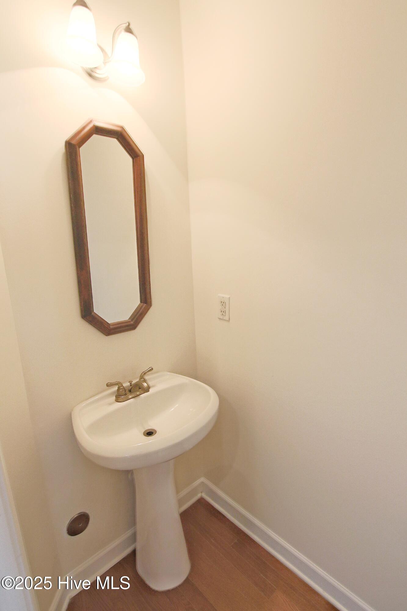 100478733 | Photo 23