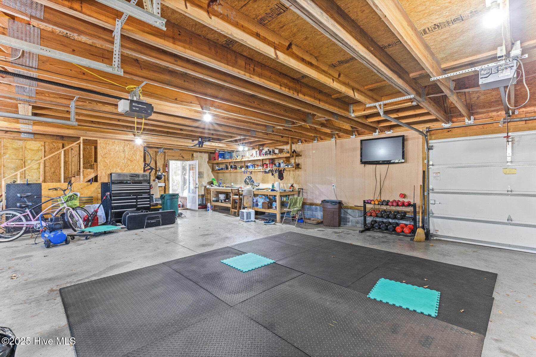 100542289 | Photo 43