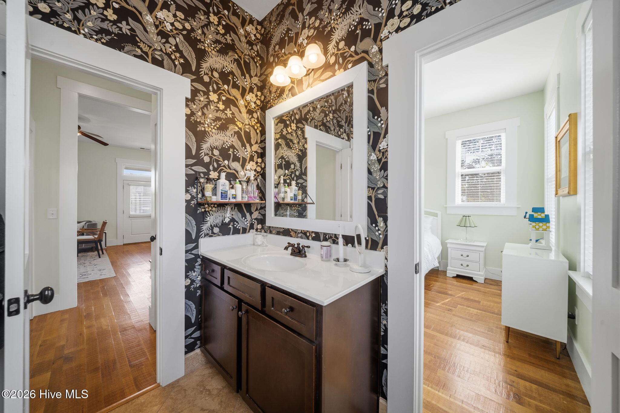 100568047 | Photo 25