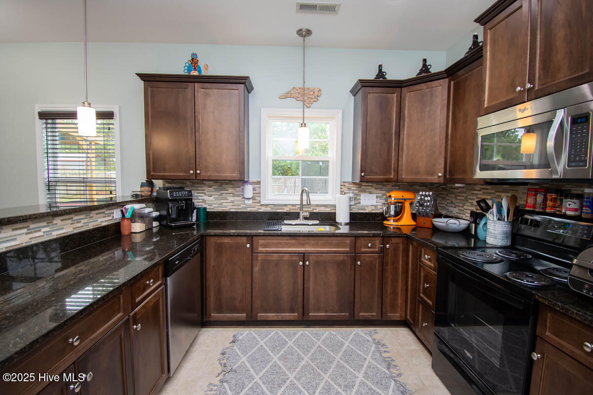 100534279 | Photo 14