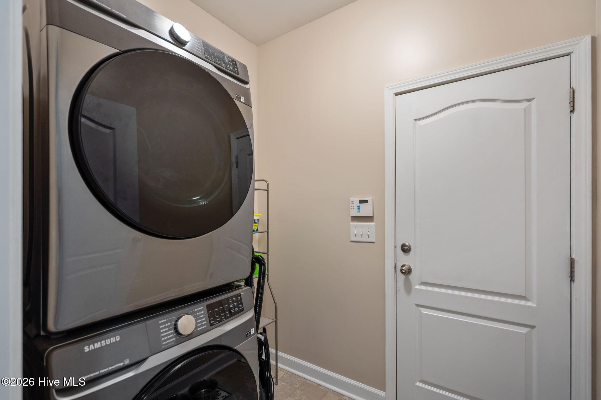 100561090 | Photo 20